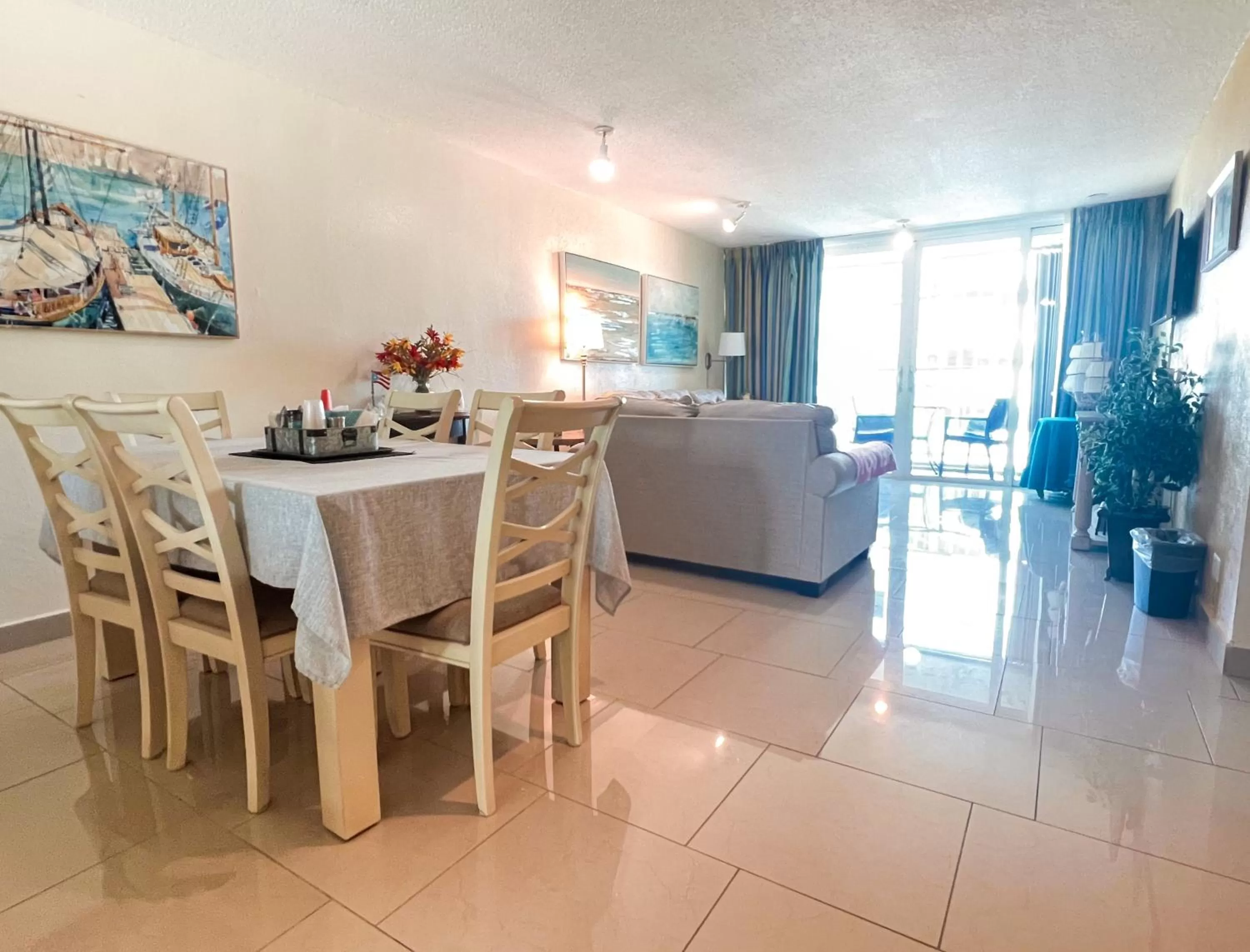 Dining area in ESJ Towers by Chana