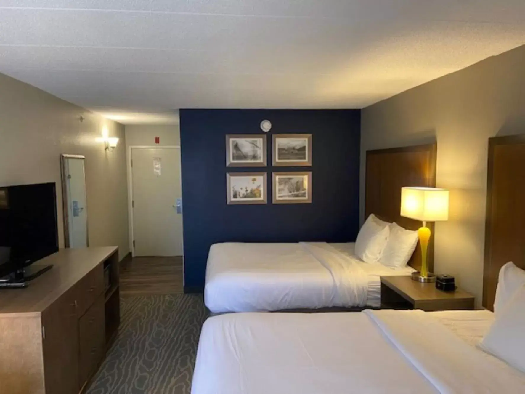 Bed in Comfort Inn & Suites Tipp City - I-75