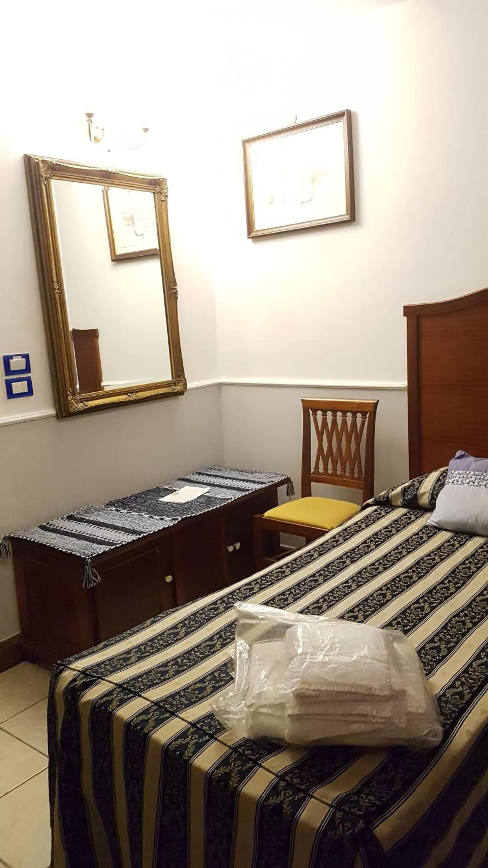 Bedroom, Bed in Hotel Sangiuliano 132 centro storico Catania