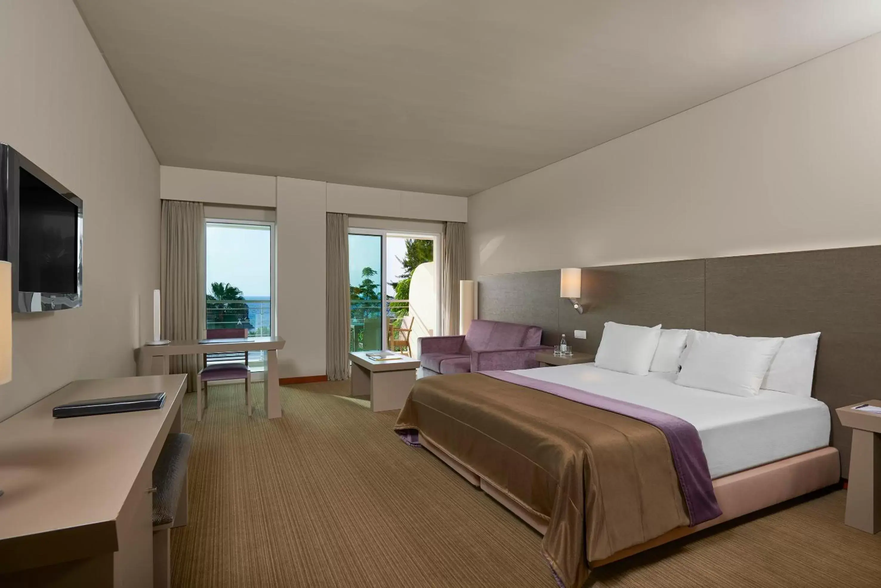 Bed in Melia Madeira Mare