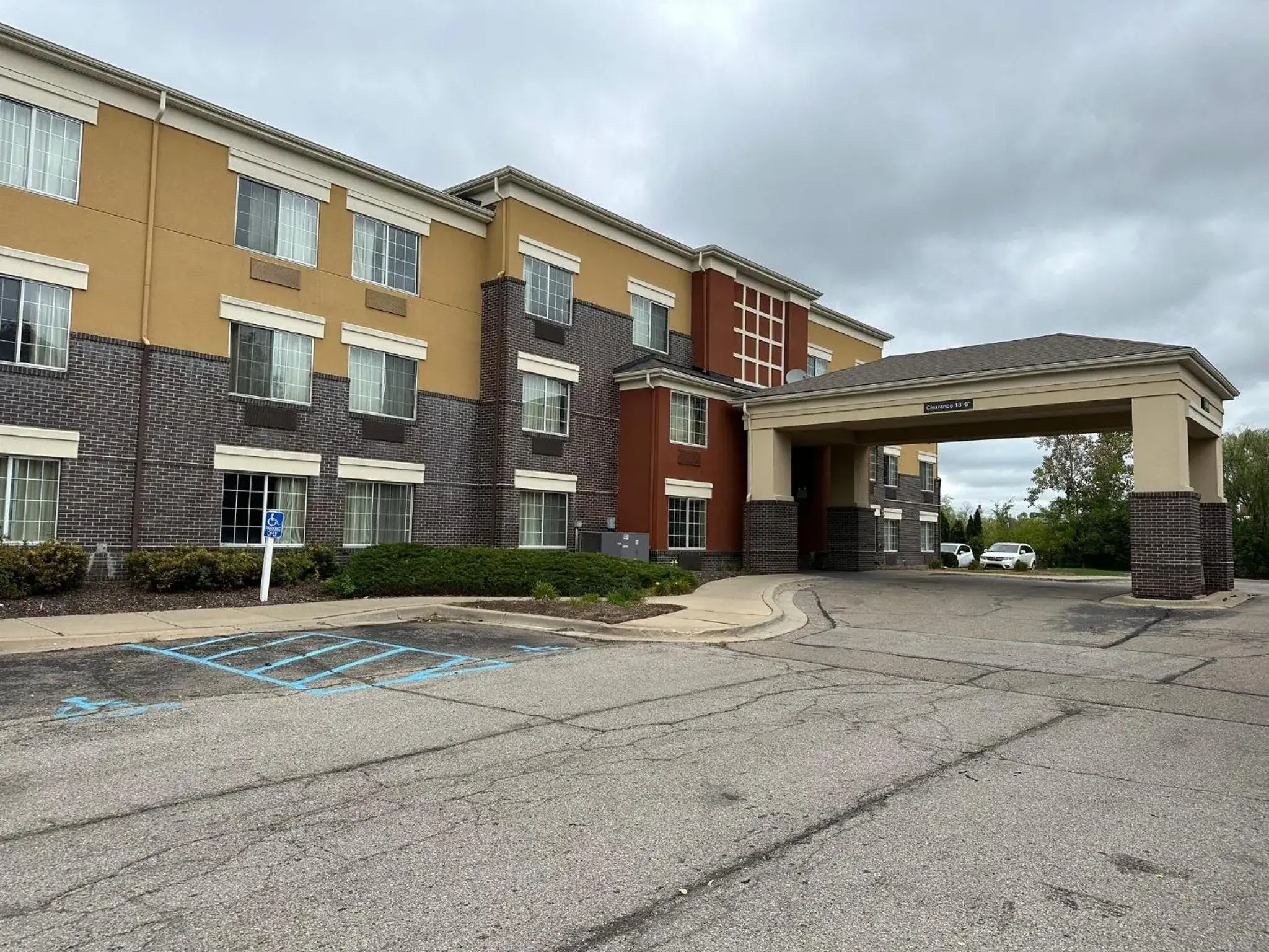 Property Building in Red Roof Inn Southfield