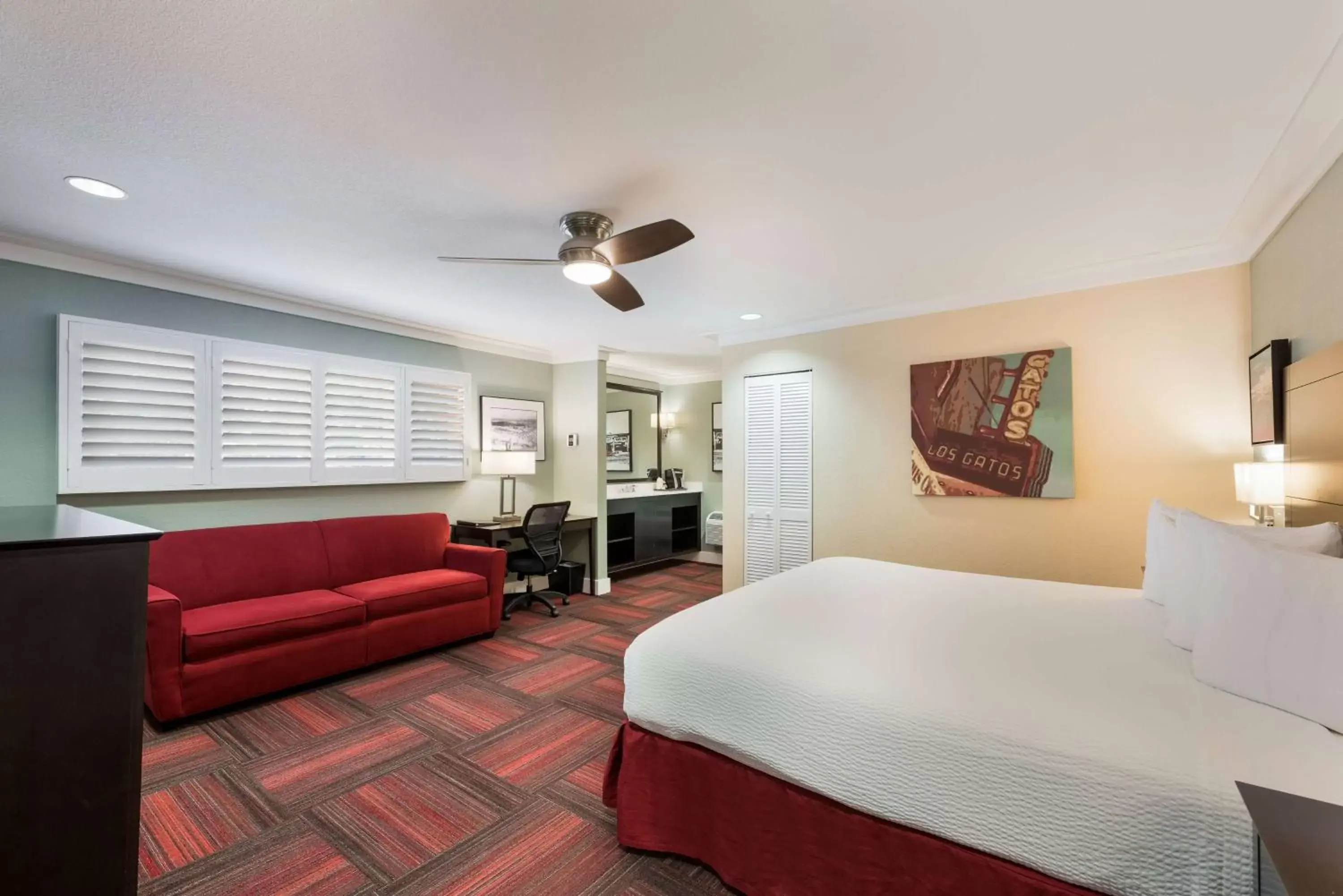 Bedroom in BEST WESTERN the Inn of Los Gatos