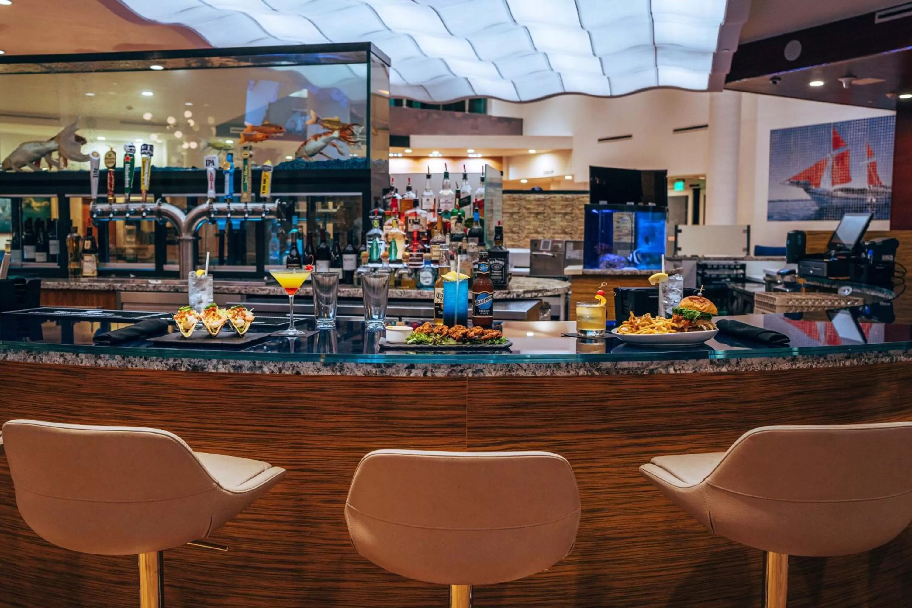 Lounge or bar in Maritime Hotel Fort Lauderdale Airport & Cruiseport