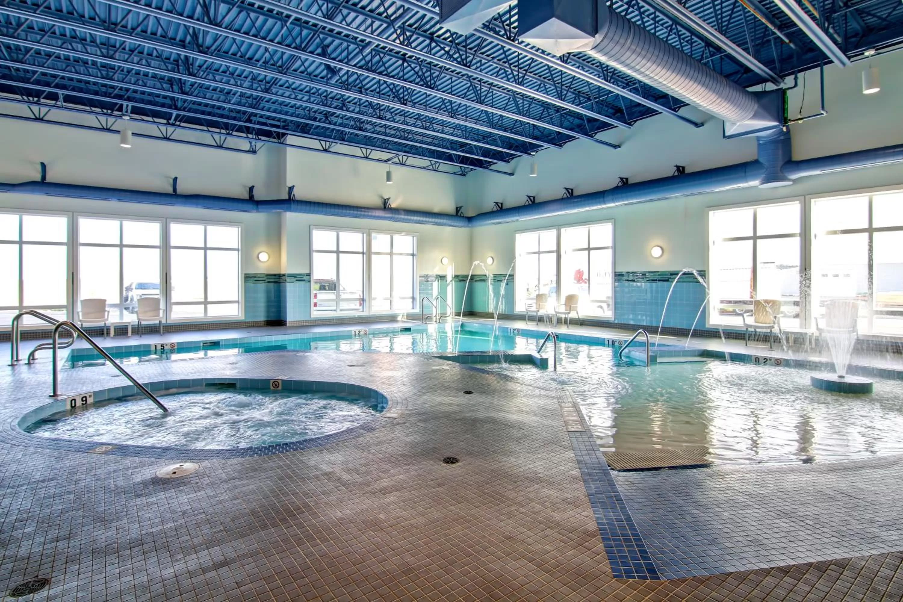 Swimming pool in Canalta Selkirk