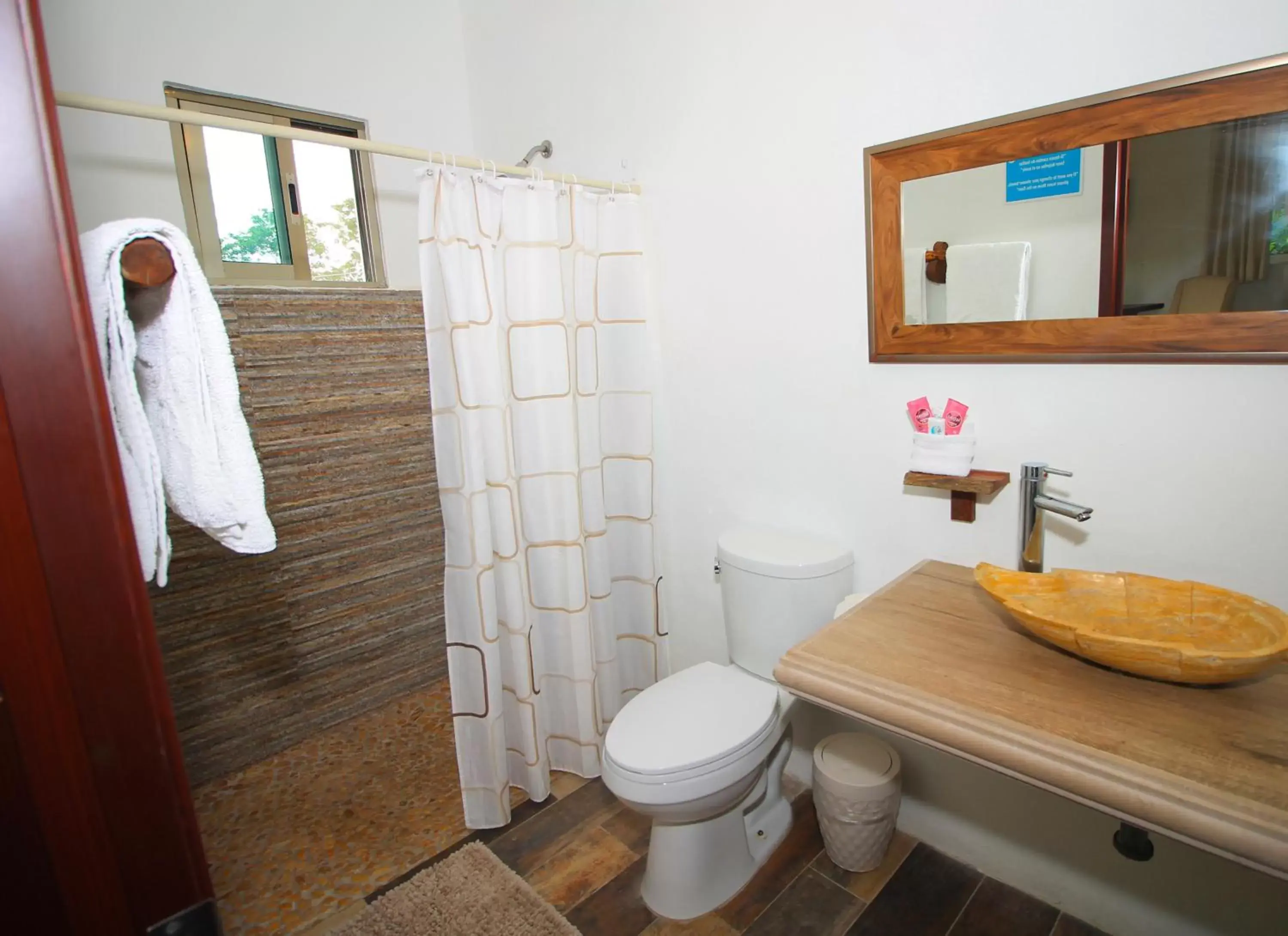 Bathroom in Hotel Pancho Villas Bacalar Vista a Laguna