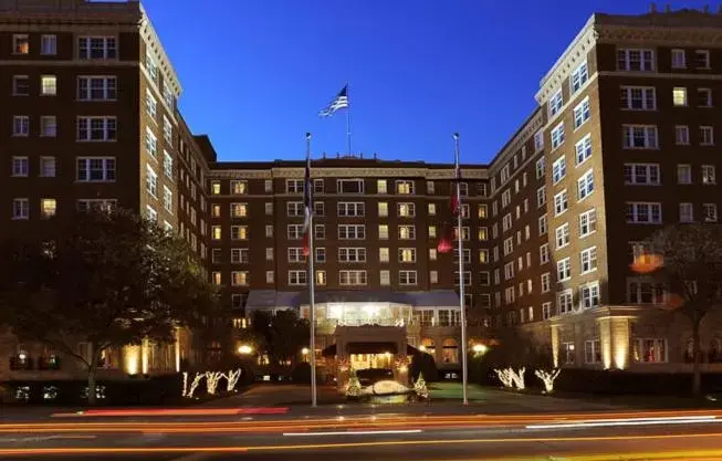 Facade/entrance, Property Building in Warwick Melrose Hotel