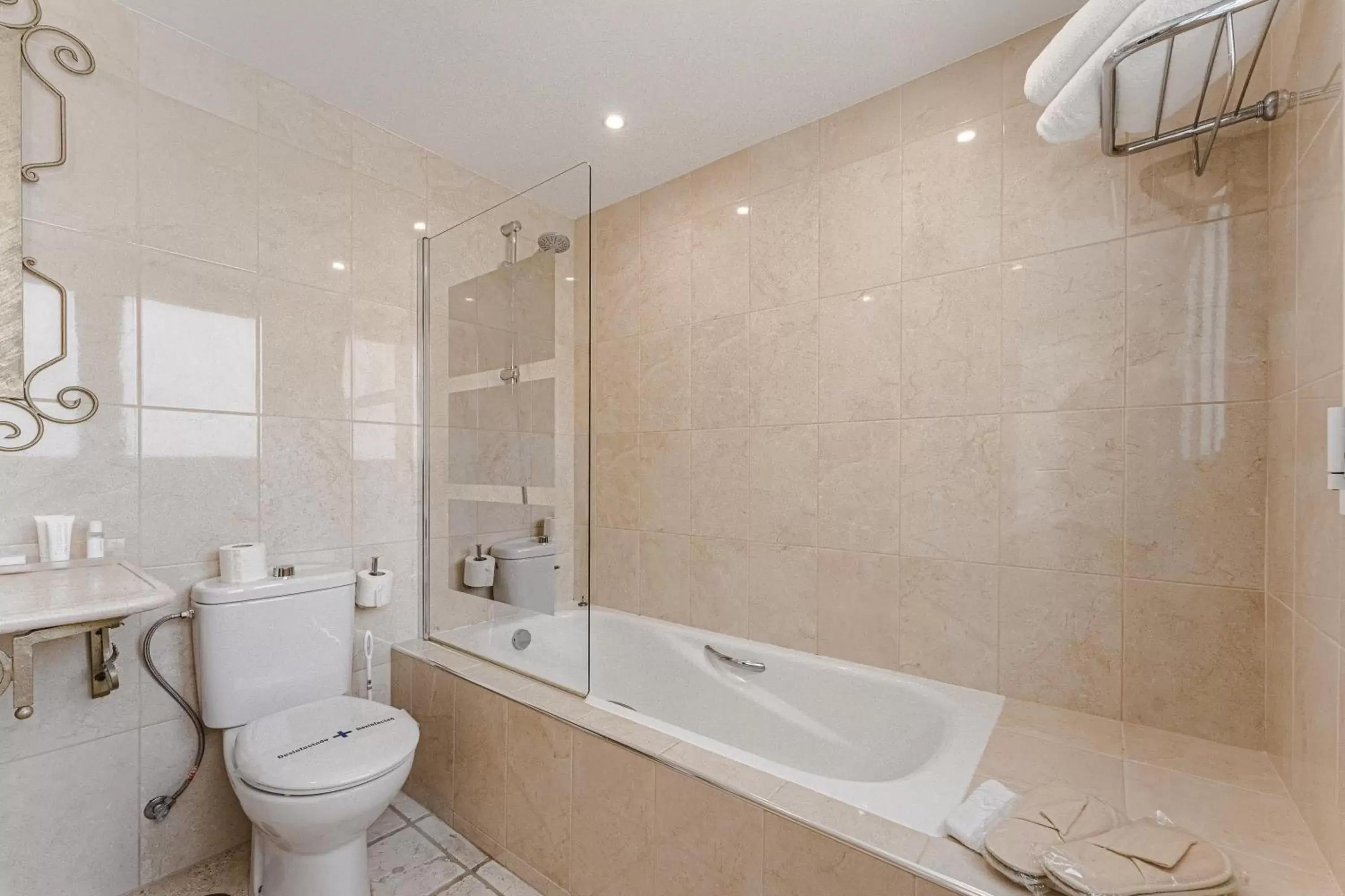 Bathroom in Flamingo Suites Boutique Hotel