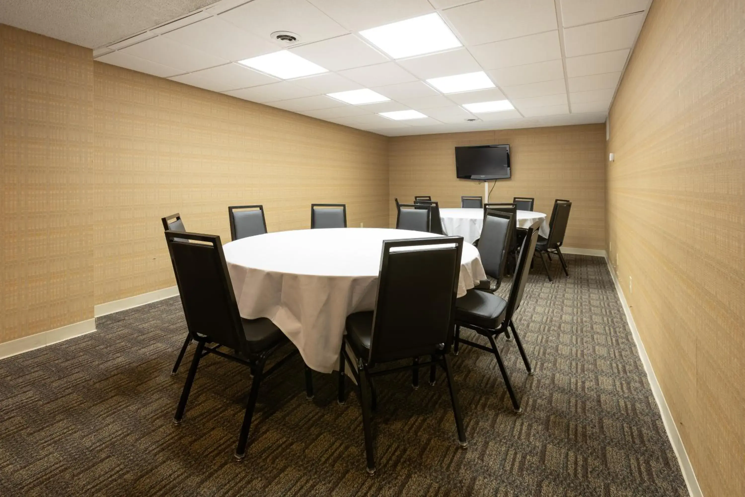 Meeting/conference room in Gateway Hotel and Conference Center