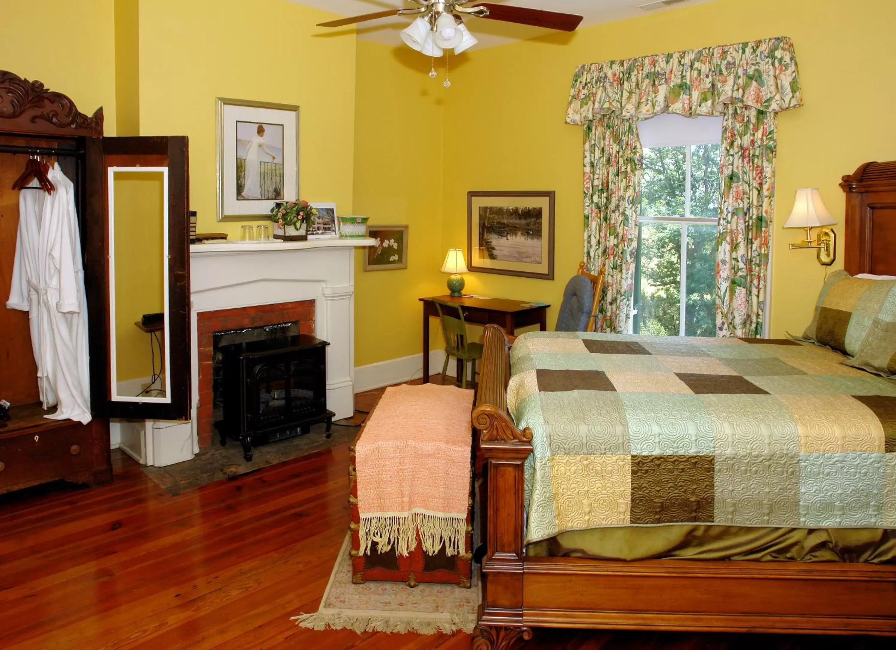 Bedroom in Rockwood Manor Bed & Breakfast