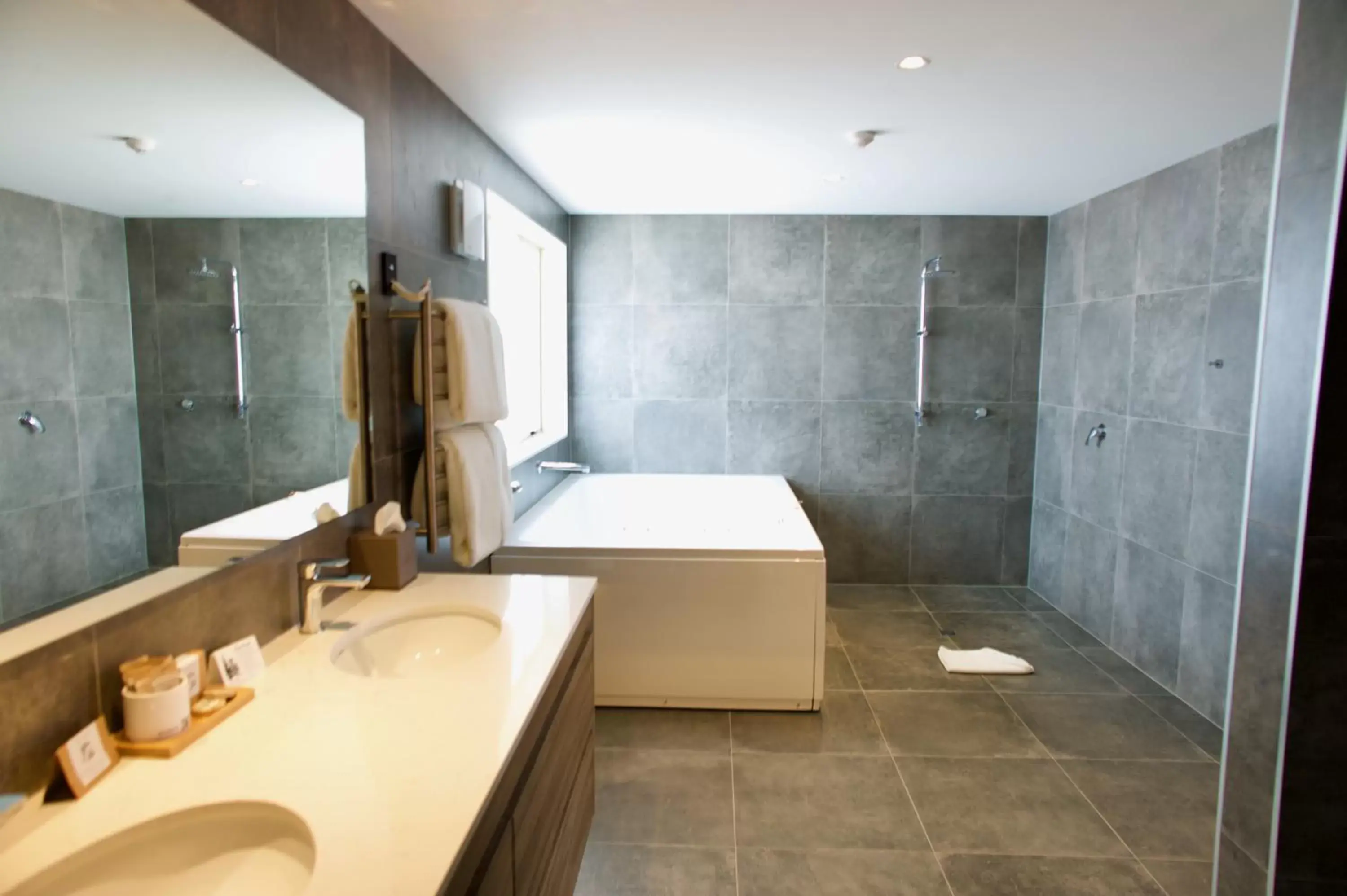 Shower, Bathroom in Regal Palms Resort