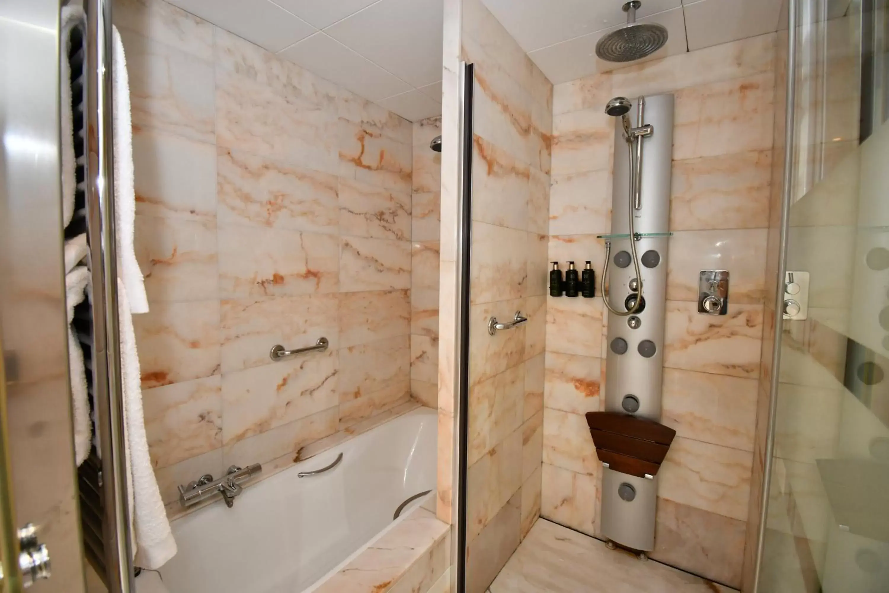 Bathroom in Best Western Premier CMC Girona