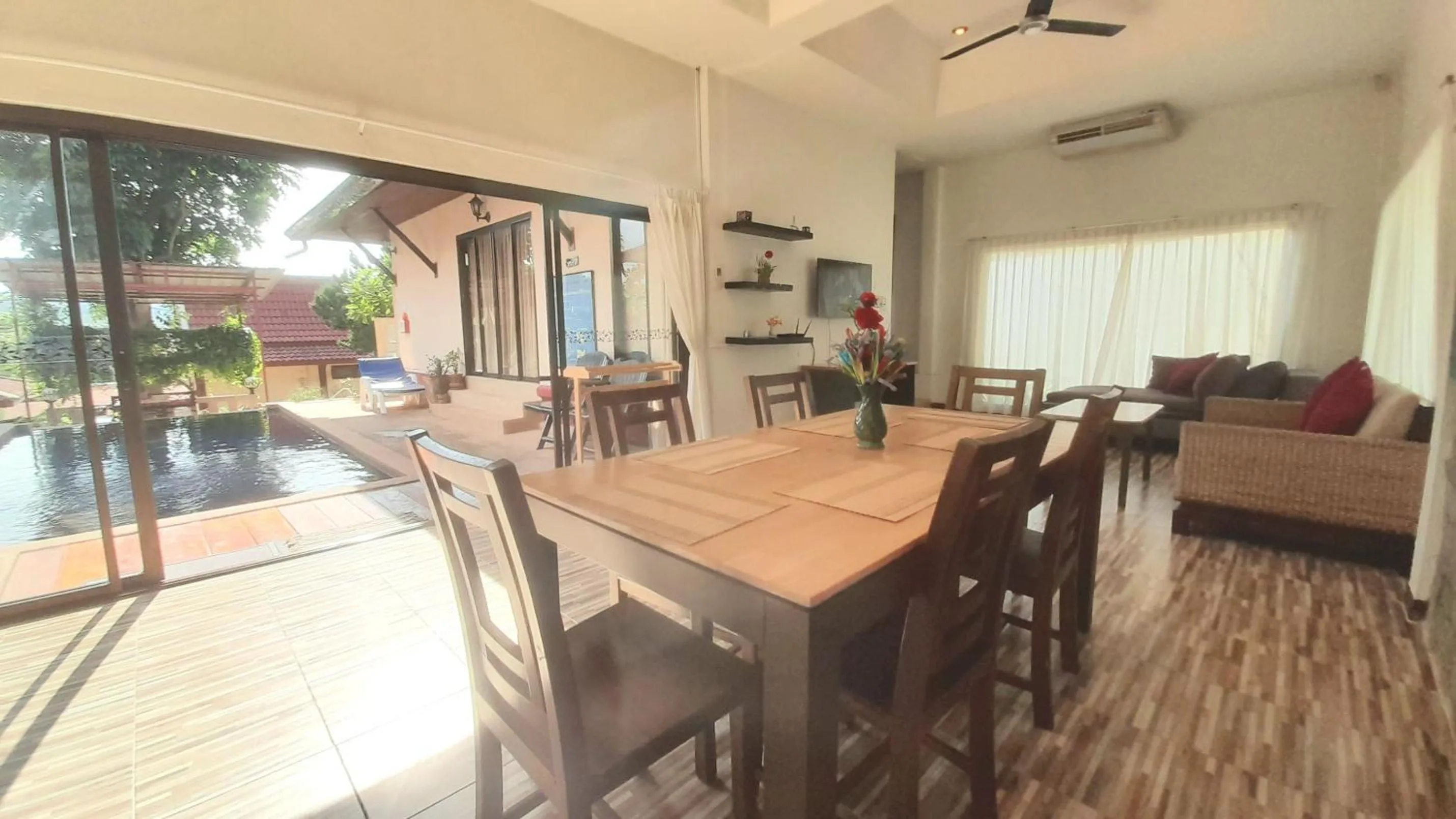 Dining Area in Samui Diving Resort