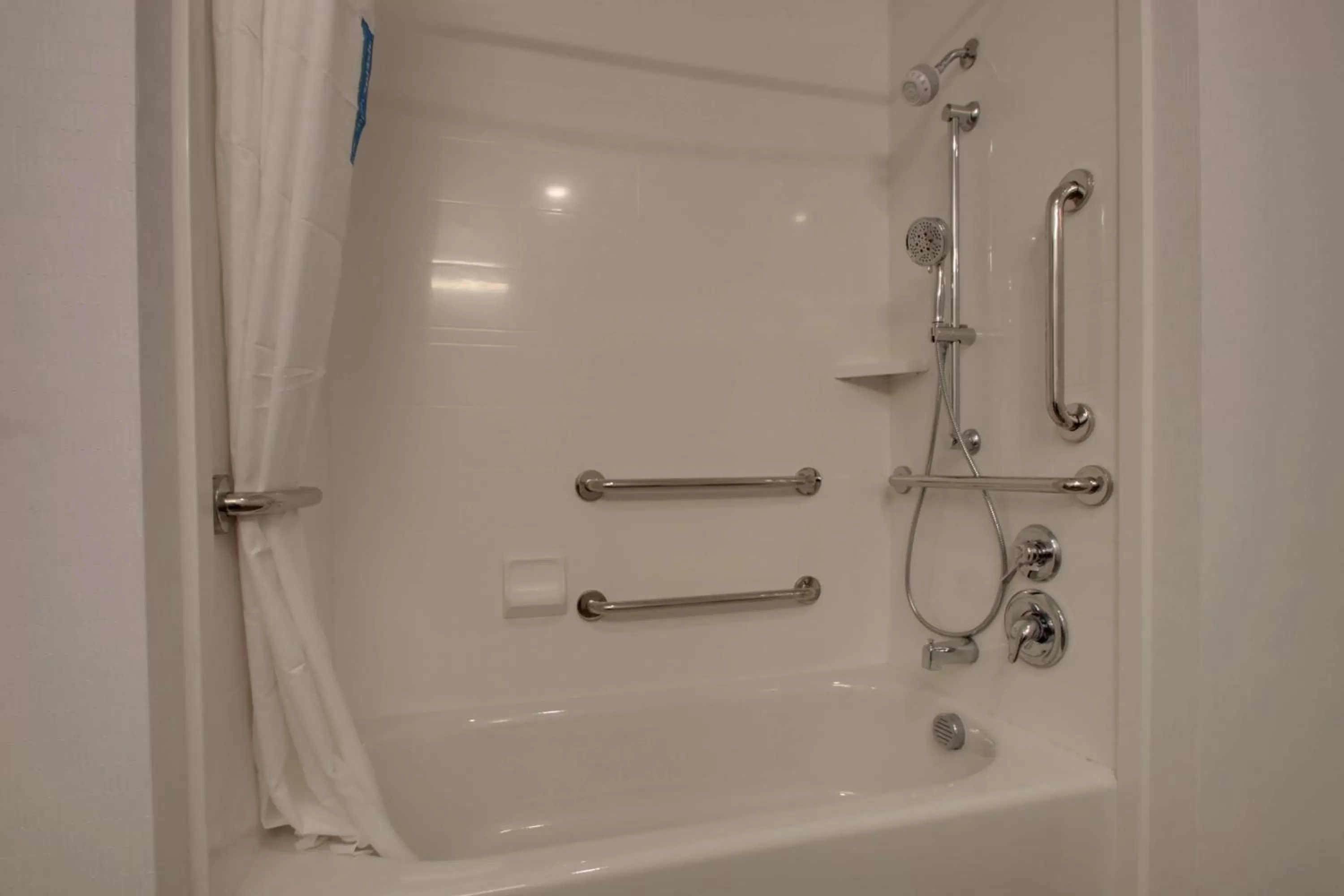 Bathroom in Hampton Inn & Suites By Hilton Knightdale Raleigh