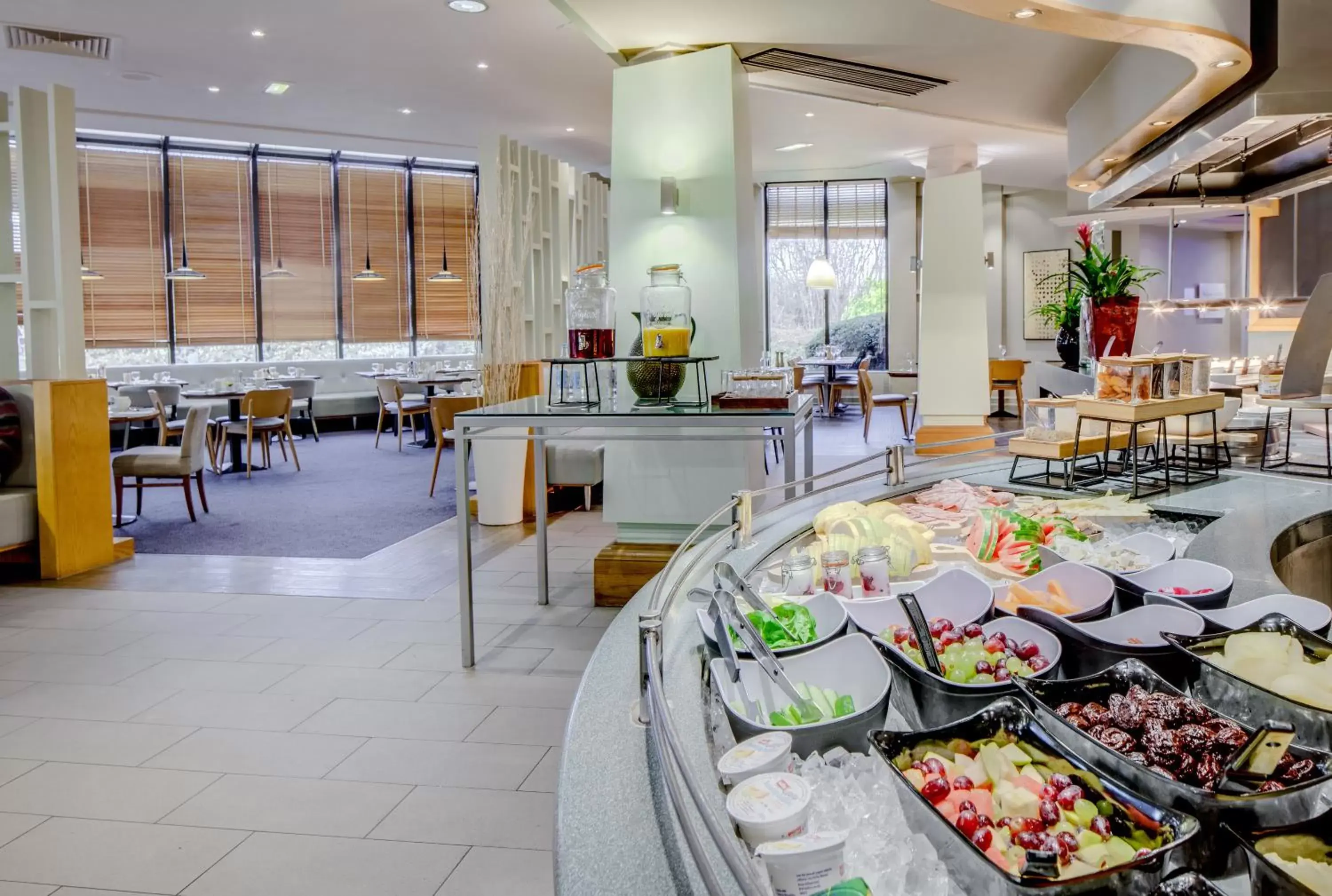 Breakfast, Restaurant/Places to Eat in DoubleTree by Hilton Manchester Airport