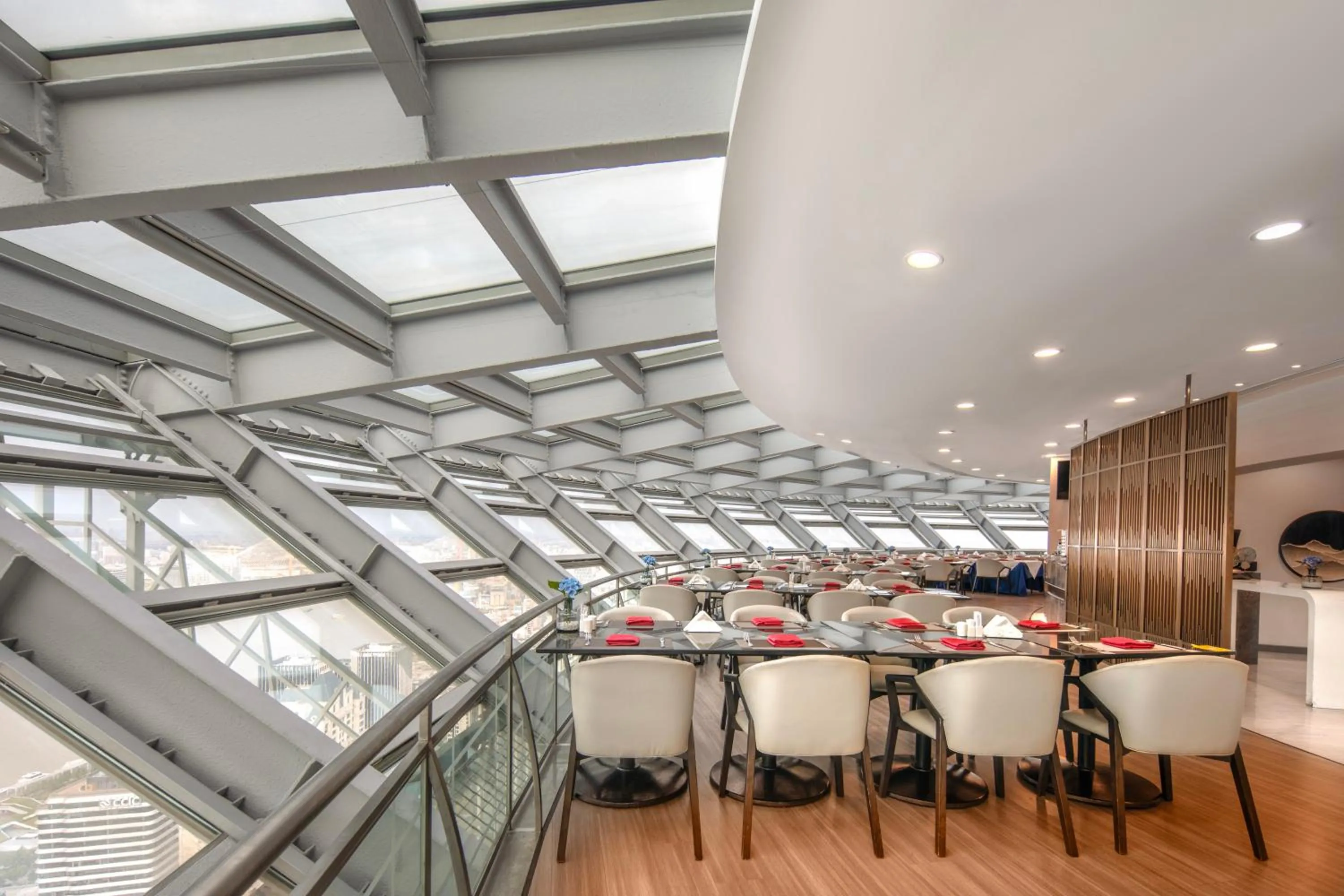 Novotel Atlantis Shanghai - Enjoy our great-valued breakfast in our rooftop revolving restaurant with a stunning river view & utilize our FREE self-serviced laundry