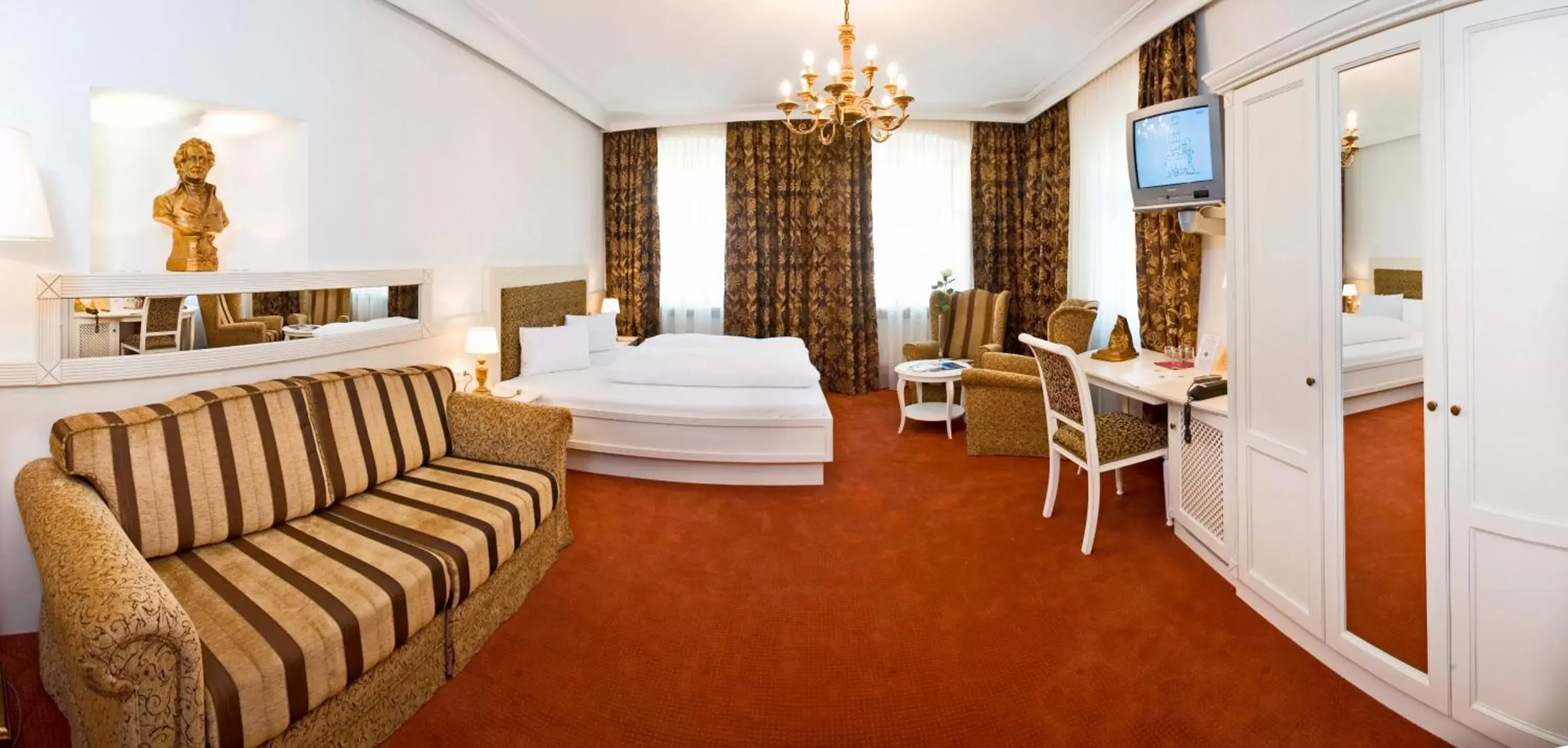 Photo of the whole room in BEST WESTERN Plus Hotel Goldener Adler Innsbruck