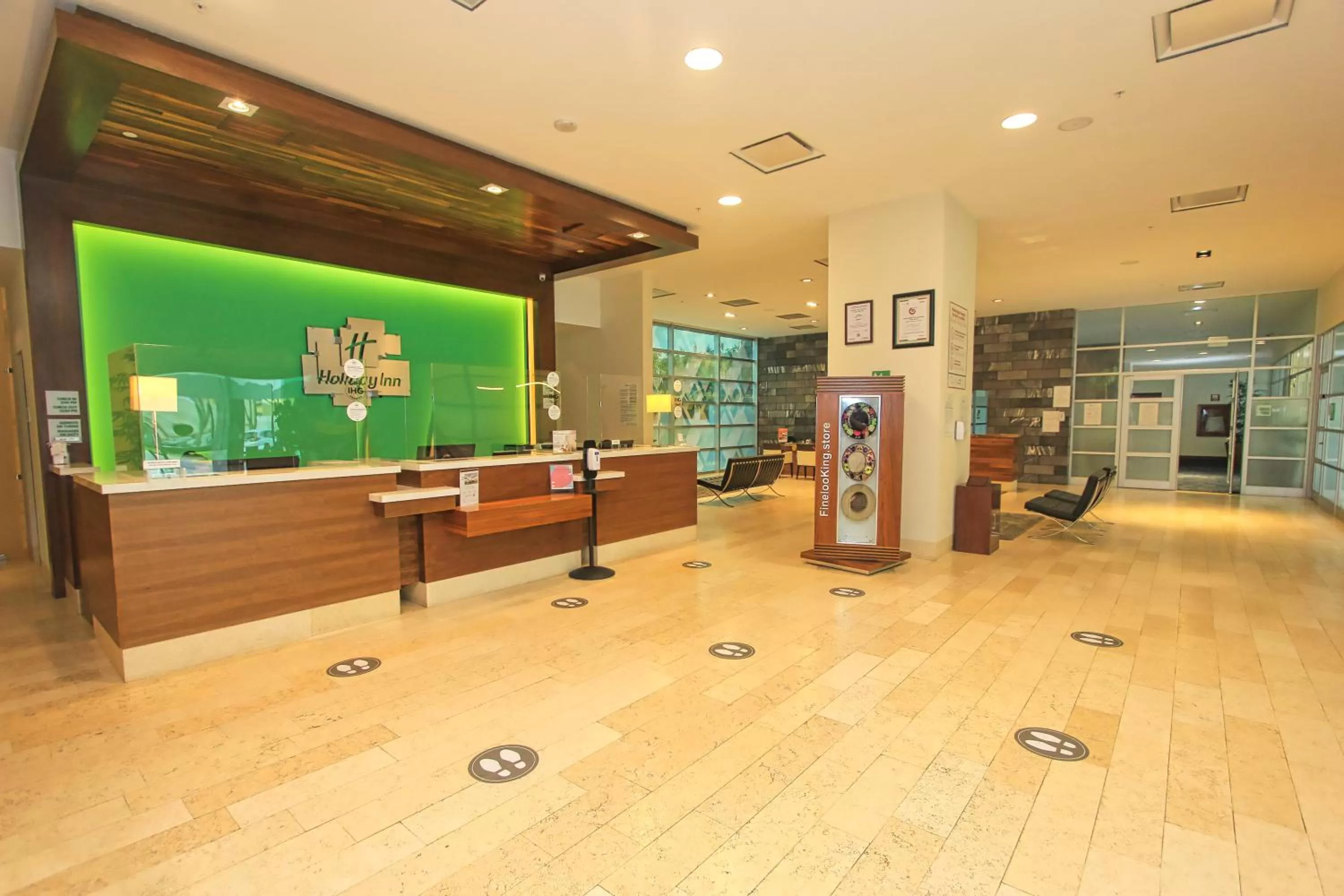 Property building in Holiday Inn & Suites Plaza Mayor by IHG