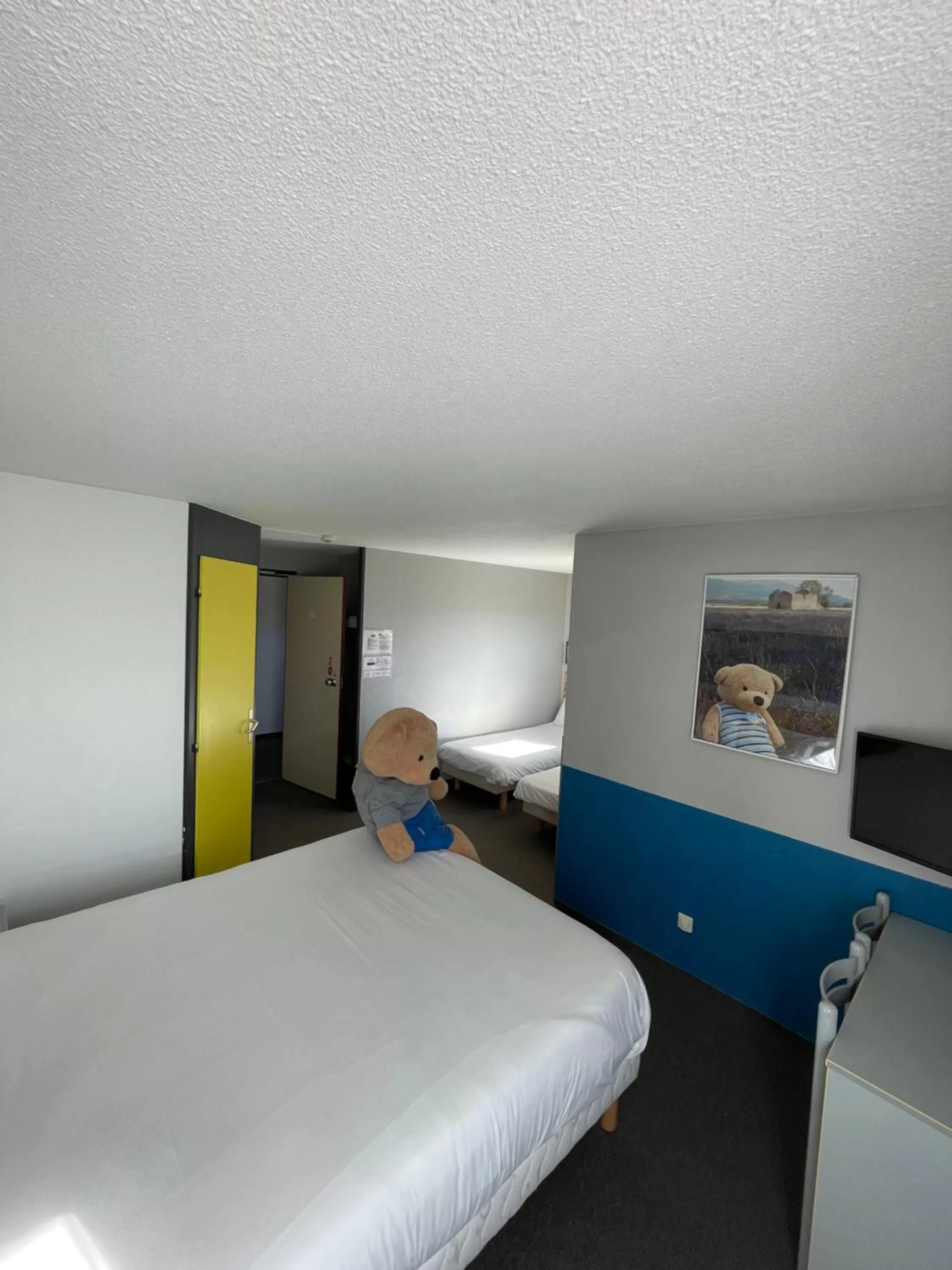 Bed in NESTOR HOTEL GAP et Restaurant