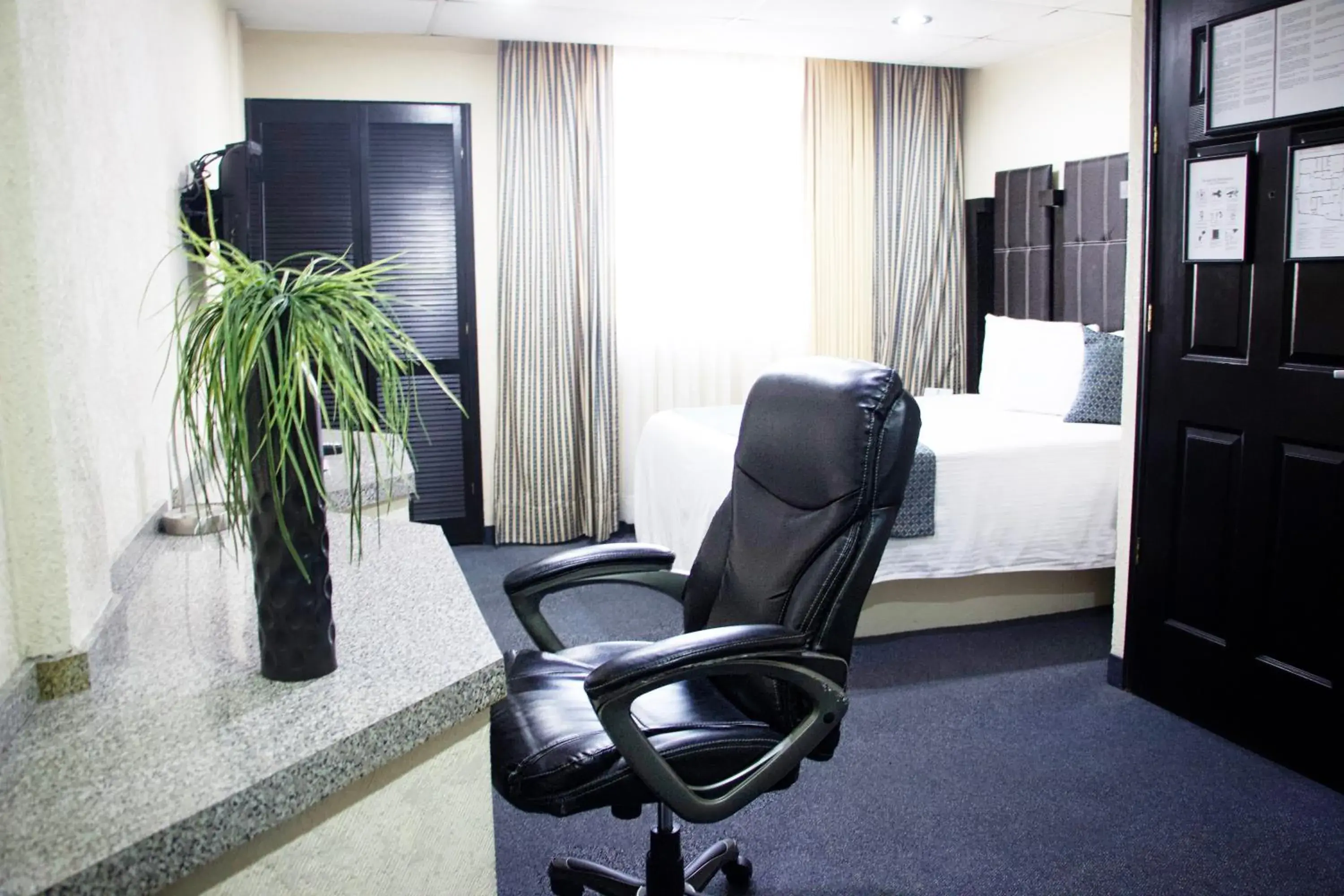 Seating Area in Best Western Real Tula Express