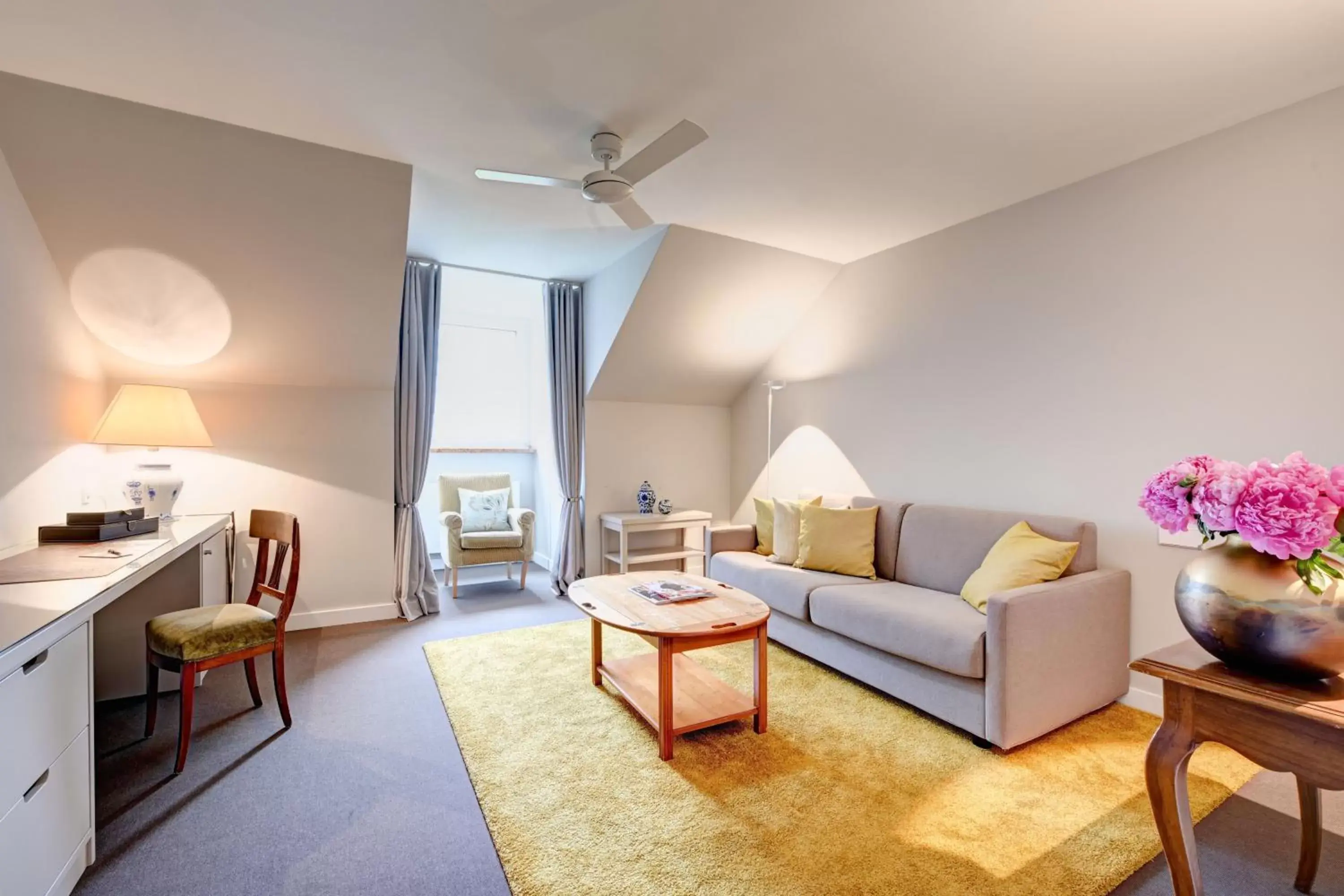 Living room, Seating Area in Hotel Admiral