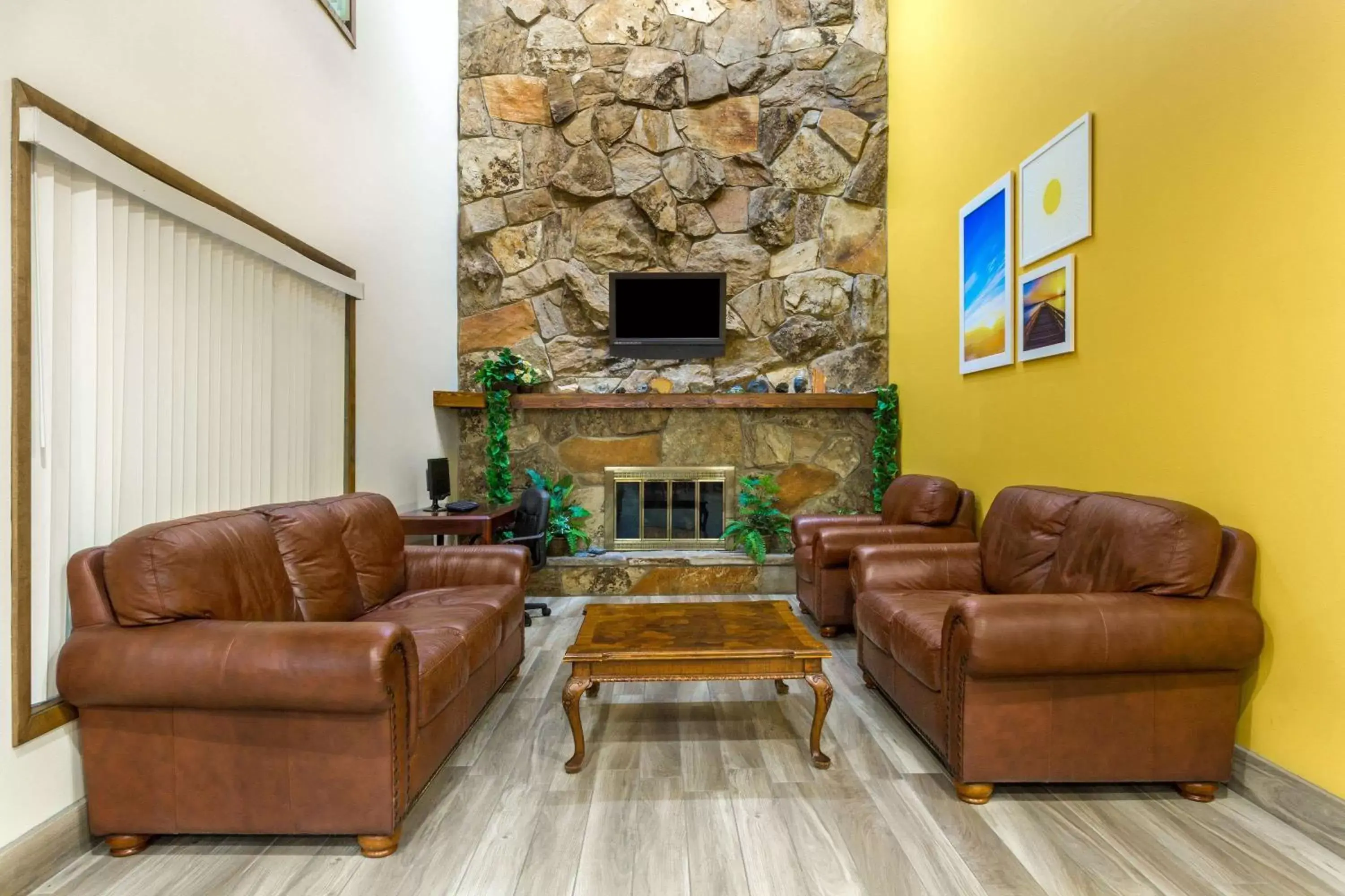 Lobby or reception, Seating Area in Days Inn by Wyndham Delta