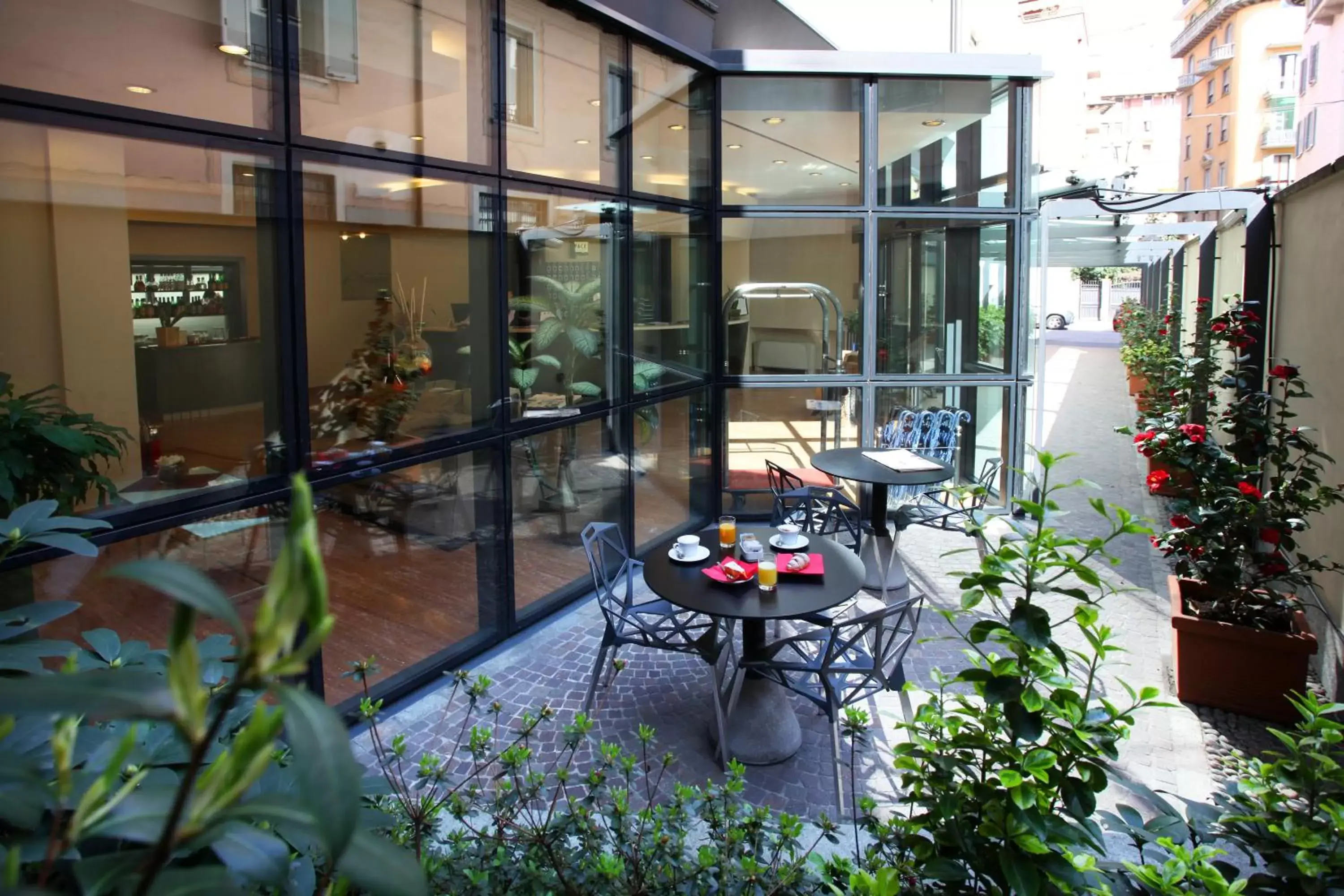 Facade/entrance in Hotel Des Etrangers Facade/entrance in Hotel Des Etrangers