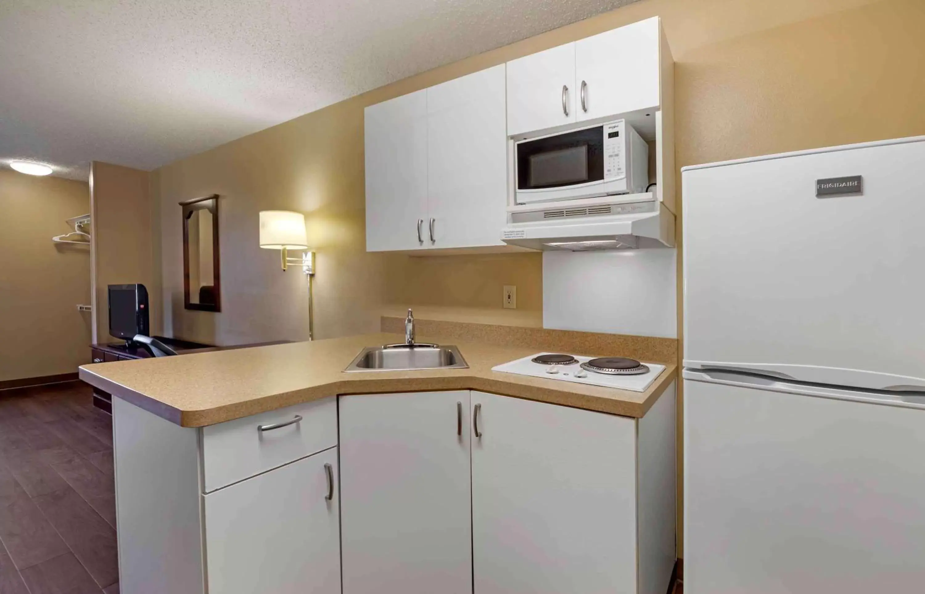 Bedroom, Kitchen/Kitchenette in Extended Stay America Suites - Oklahoma City - NW Expressway