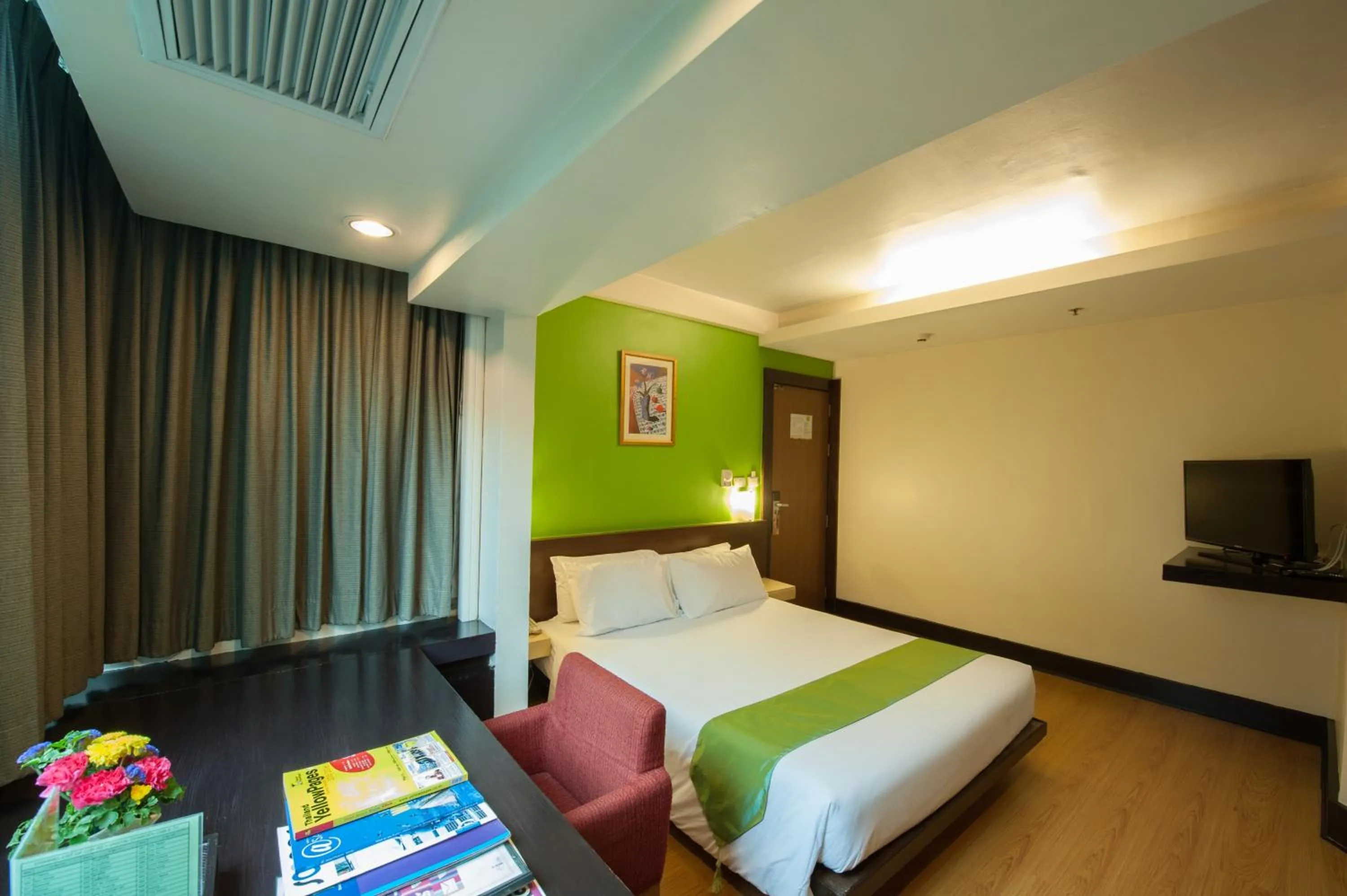 Bed in The Seasons Bangkok Huamark