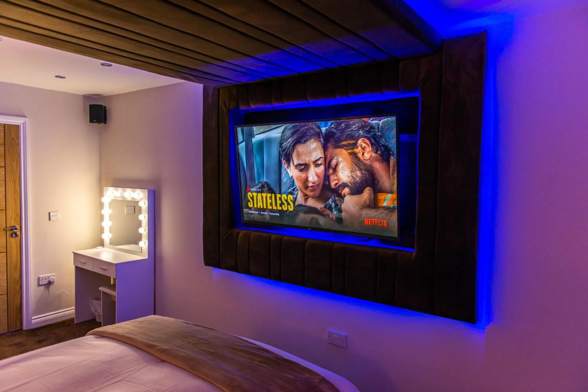 Bedroom, Bed in Optimal Apartments