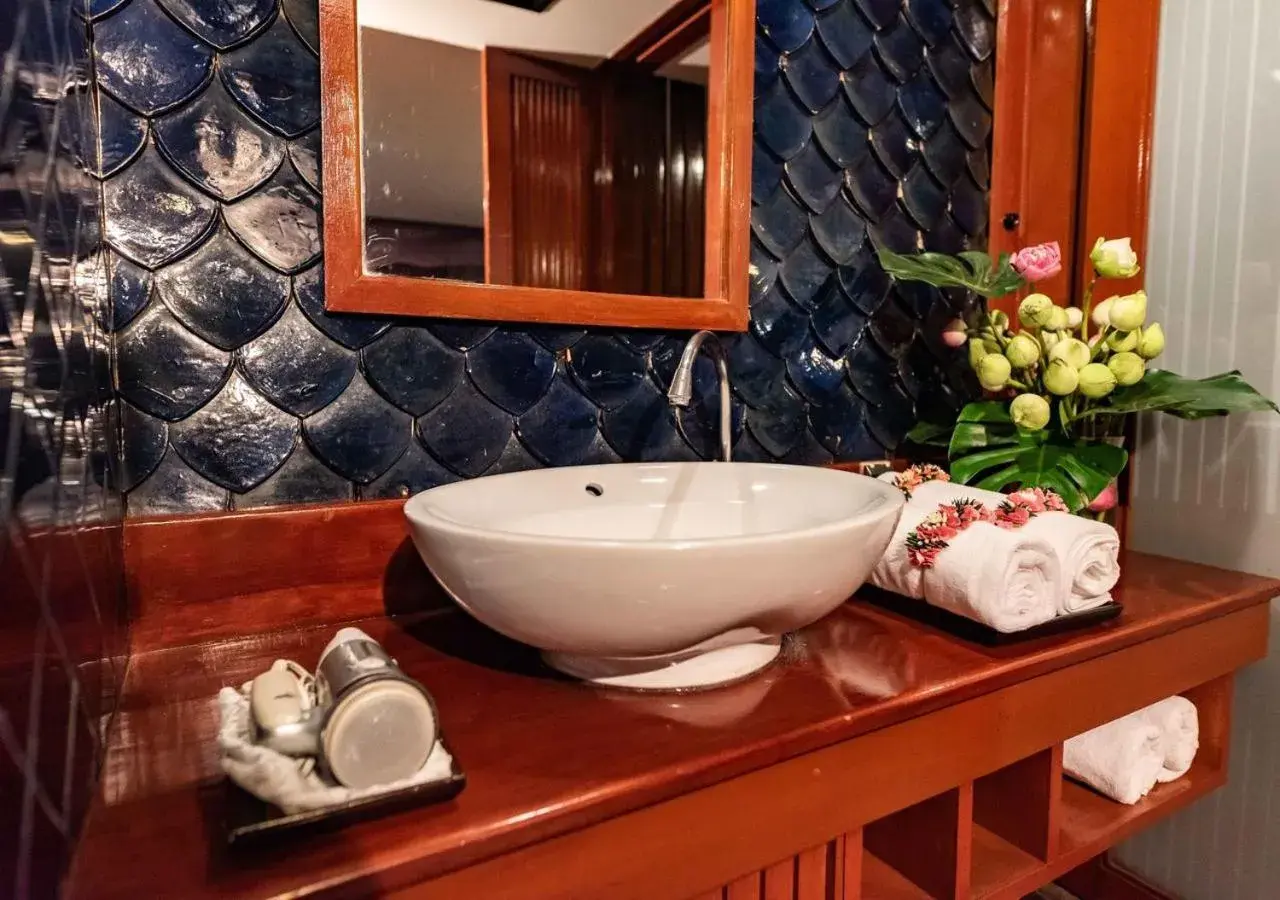Bathroom in Dang Derm Khaosan