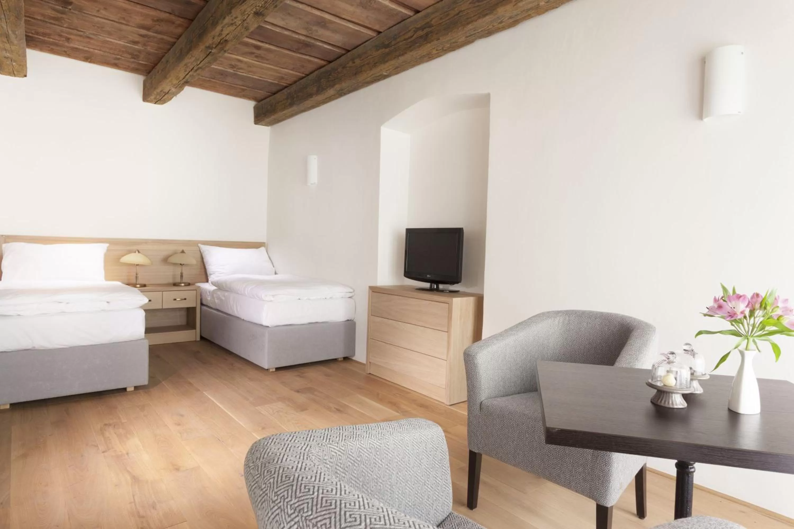 Bedroom, Bed in Hotel At the White Lily