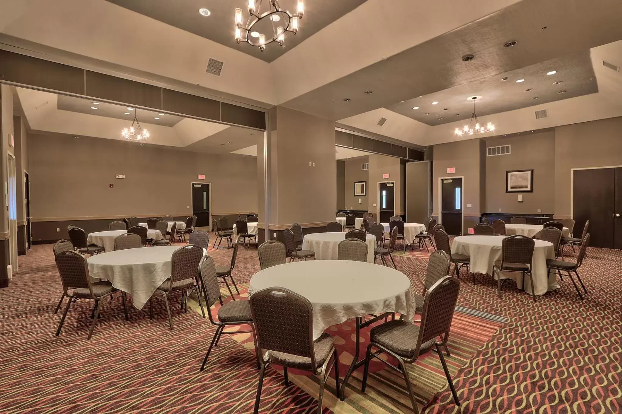 Banquet/Function facilities, Restaurant/Places to Eat in Holiday Inn Hotel & Suites Albuquerque Airport, an IHG Hotel