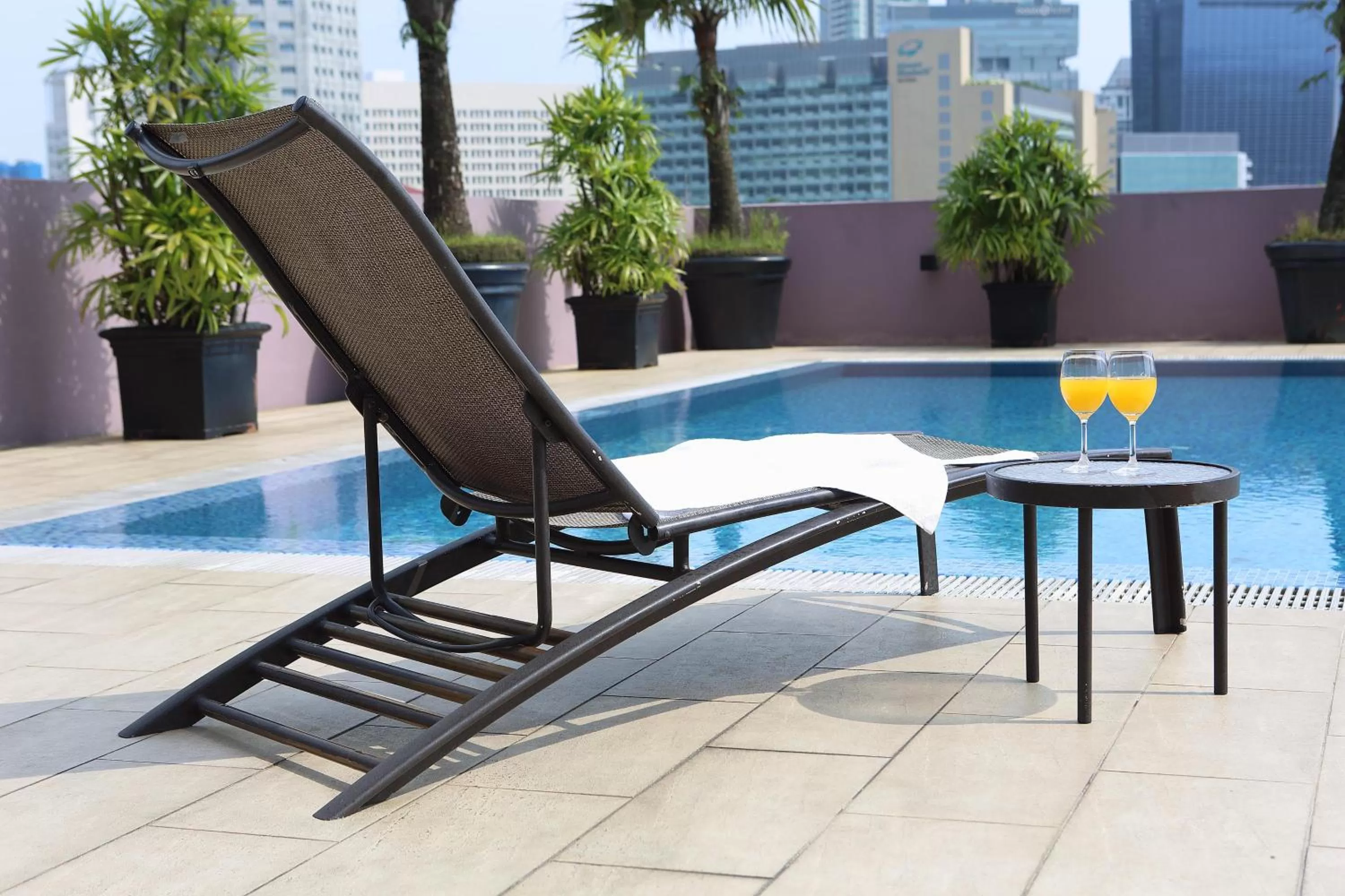 Swimming pool in Value Hotel Thomson