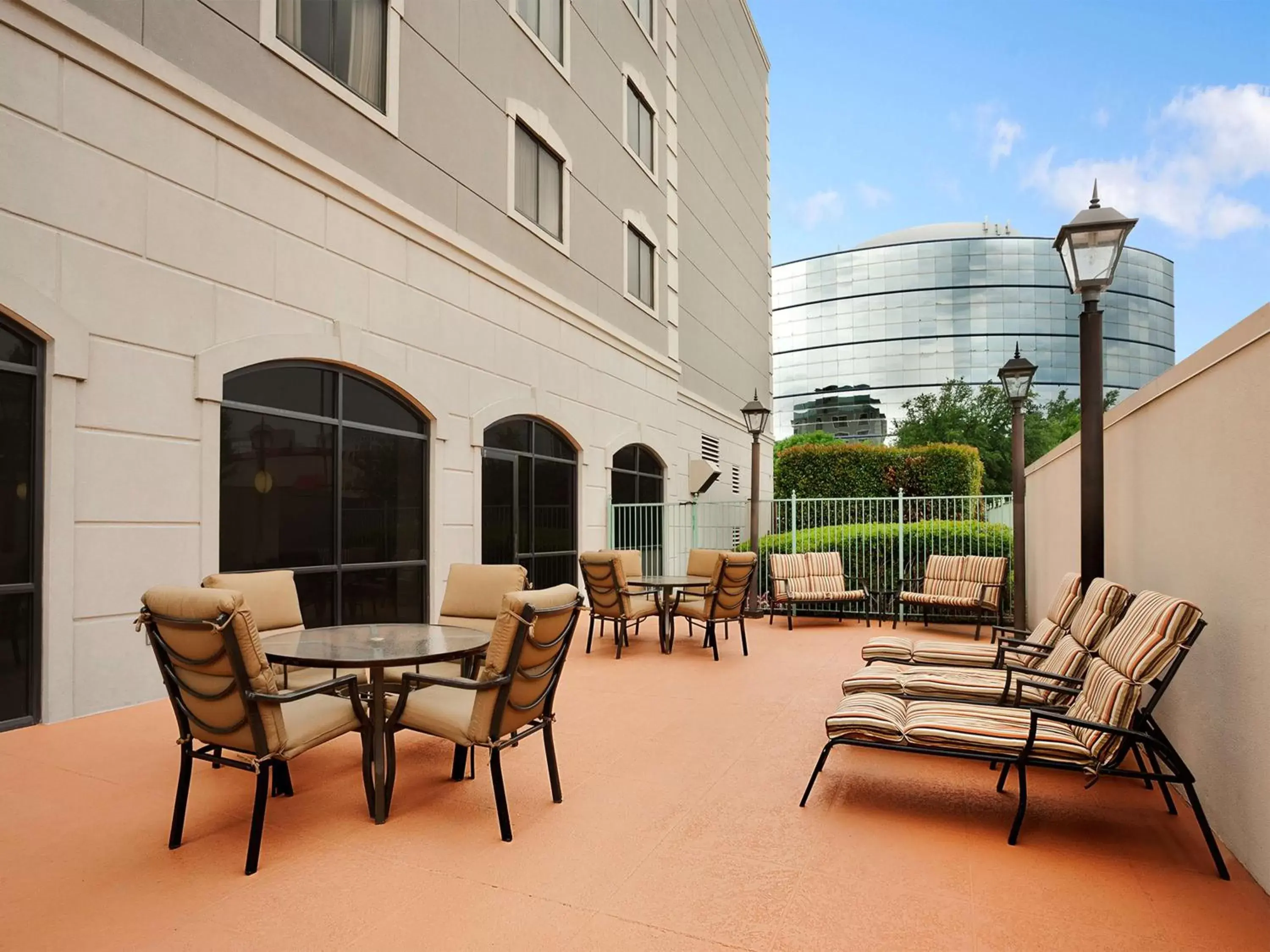 Patio in Embassy Suites by Hilton Dallas Near the Galleria