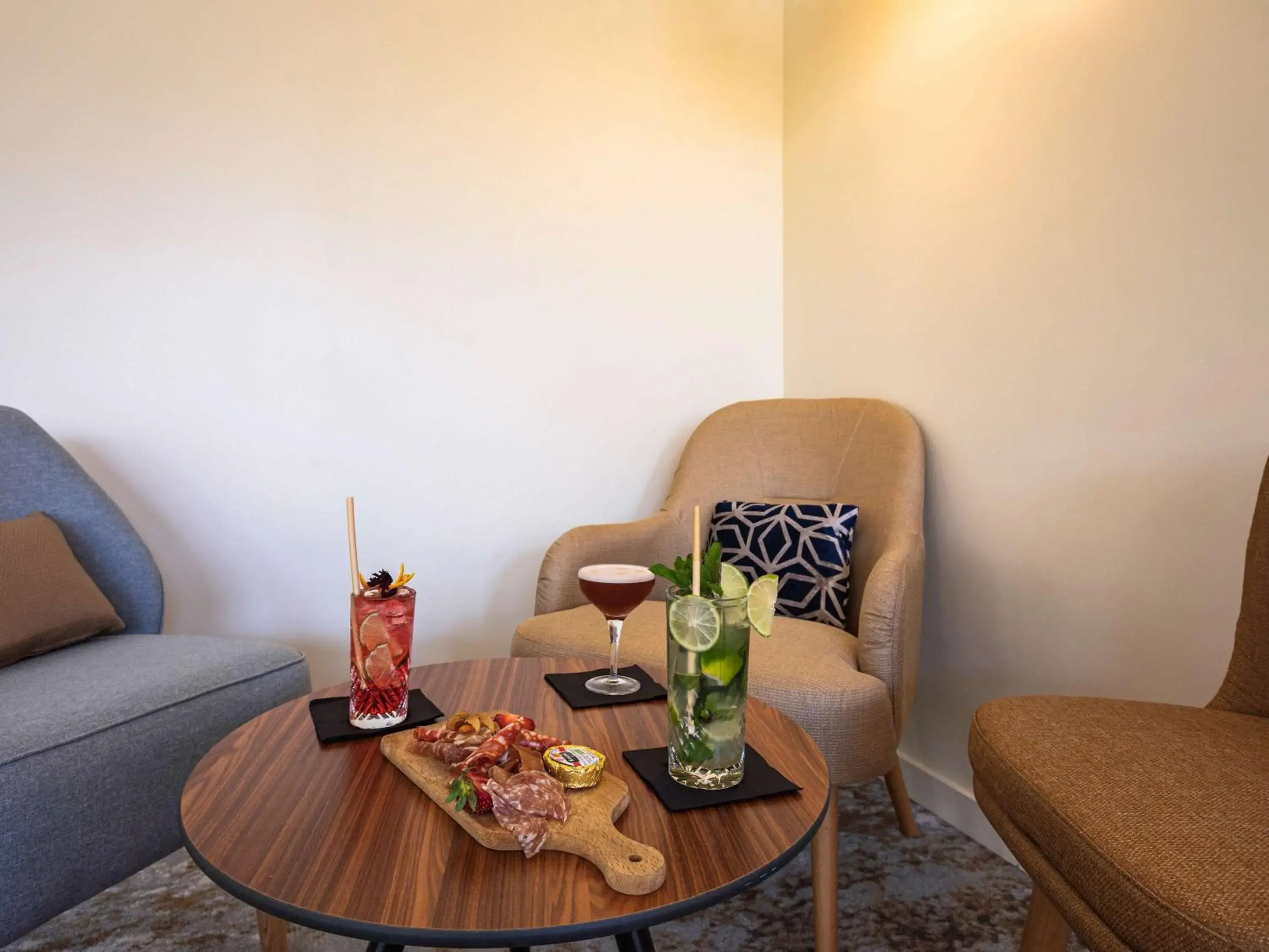 Lounge or bar, Seating Area in ibis Styles Aix les Bains