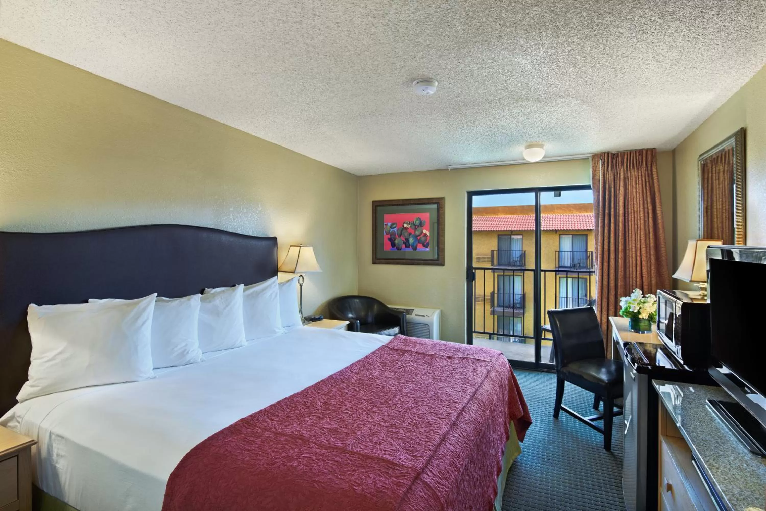 Pool View King Room in Oxnard Inn Lancaster