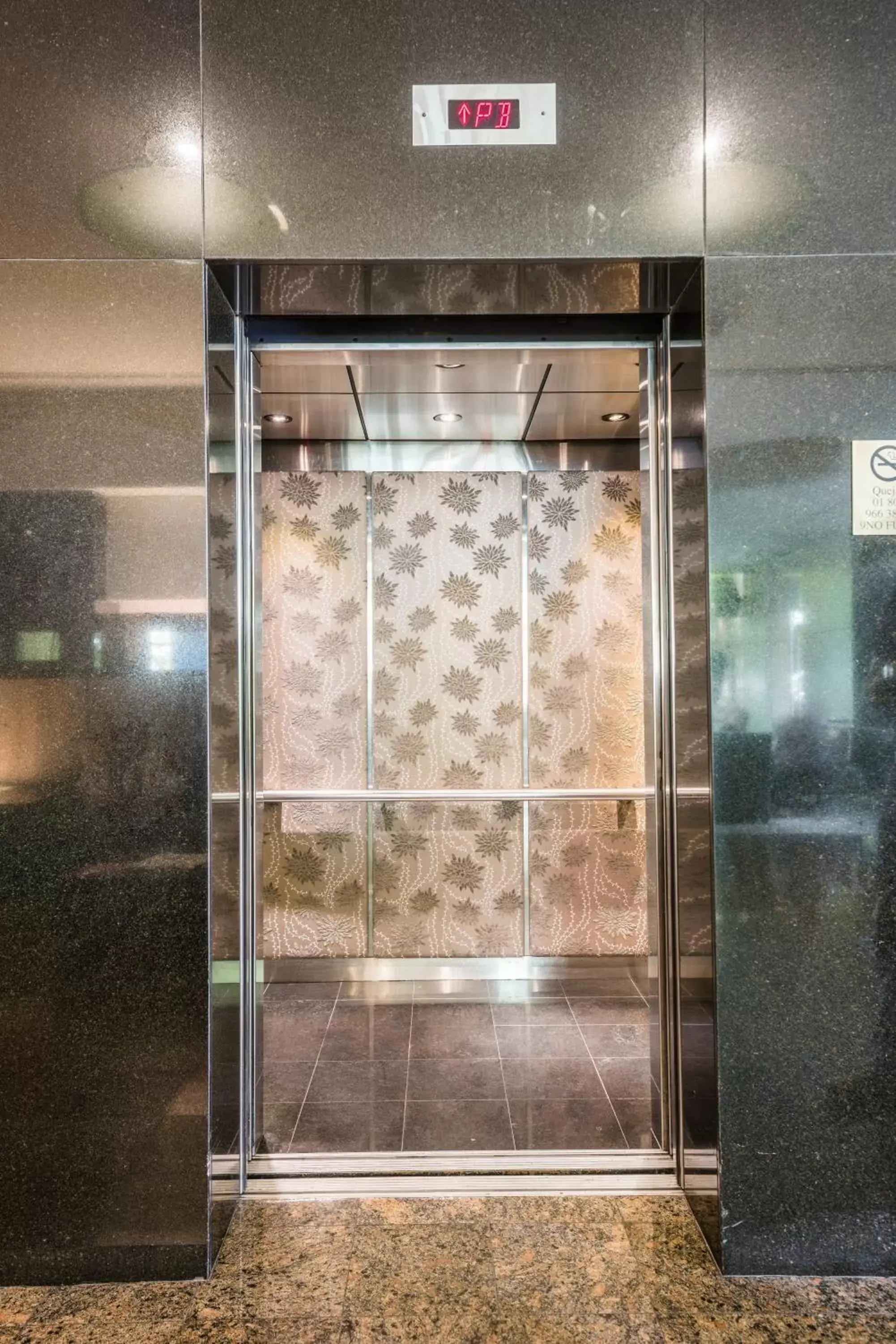 Lobby or reception, Bathroom in Holiday Inn Guadalajara Select, an IHG Hotel