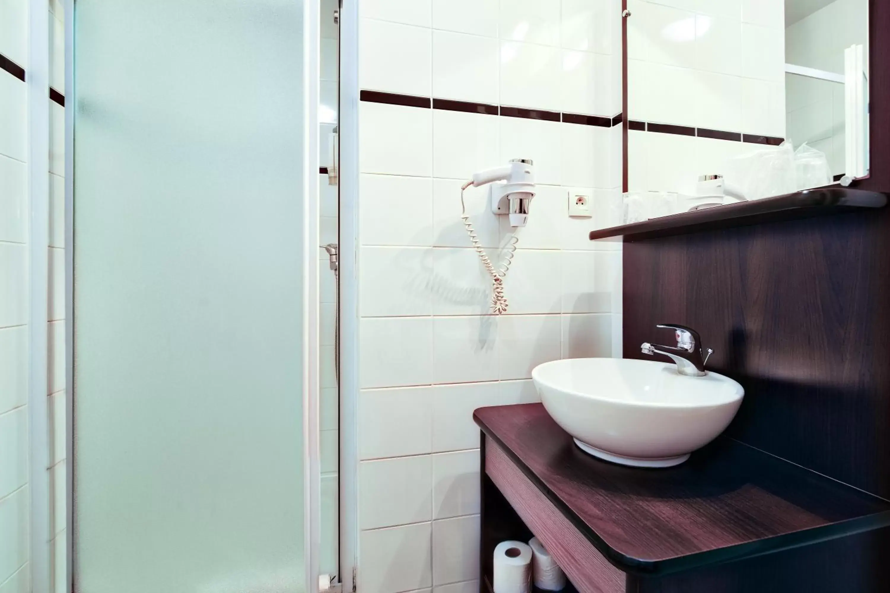 Bathroom in Zenitude Hôtel-Résidences Béziers Centre