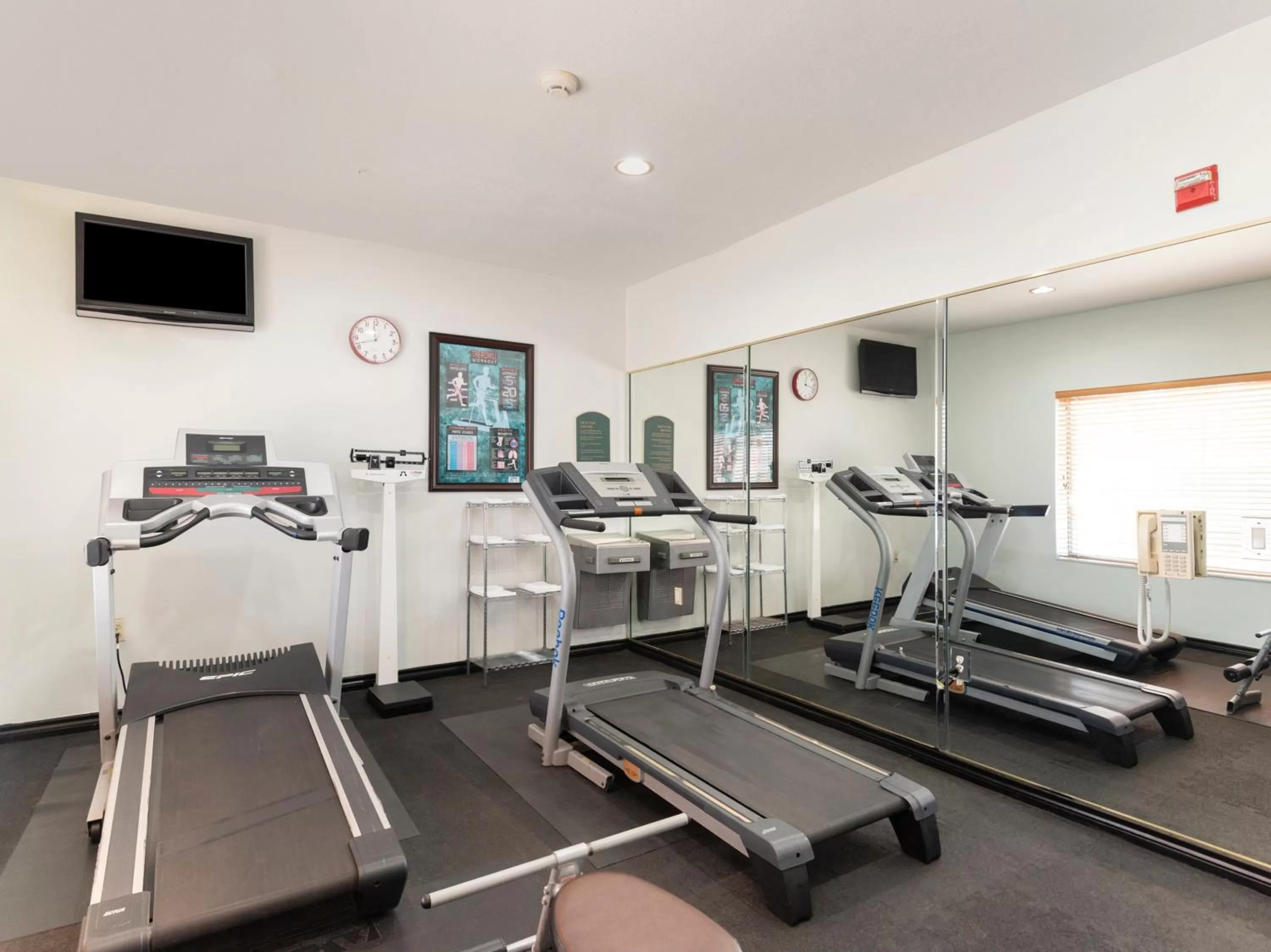 Fitness centre/facilities in Baymont by Wyndham Houston Brookhollow