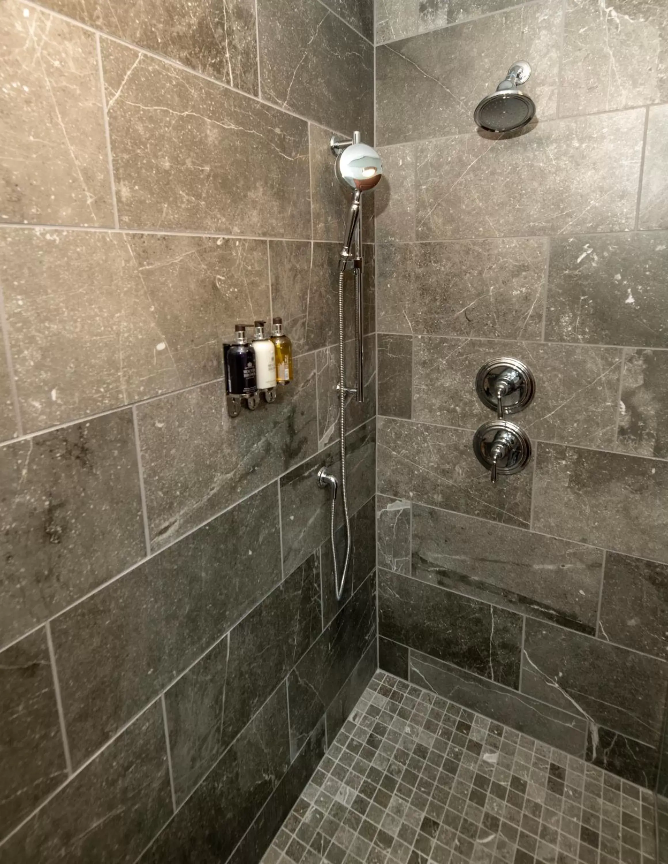 Shower, Bathroom in Oaks on the River