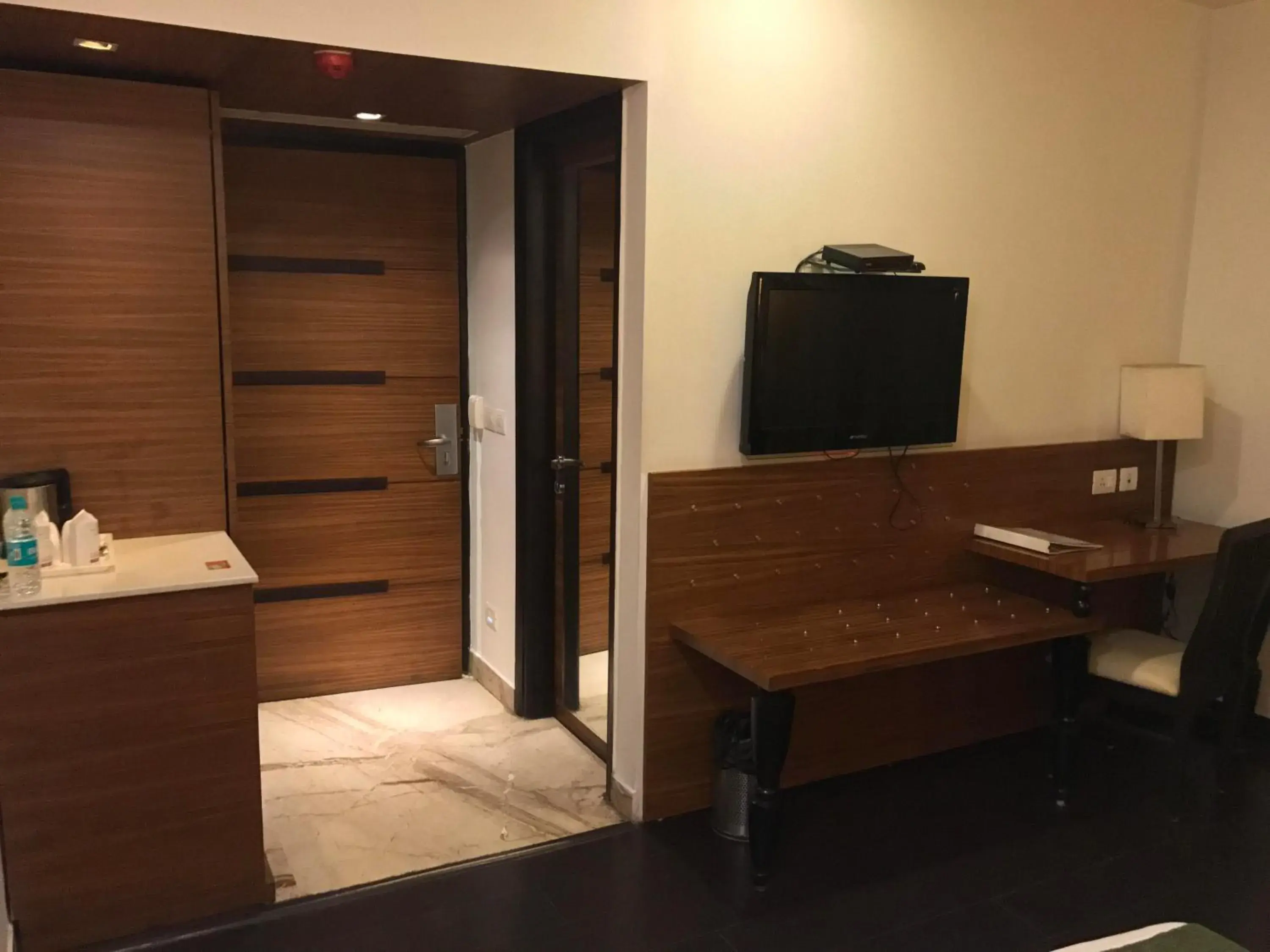 Property building, TV/Entertainment Center in Hotel Ivory 32