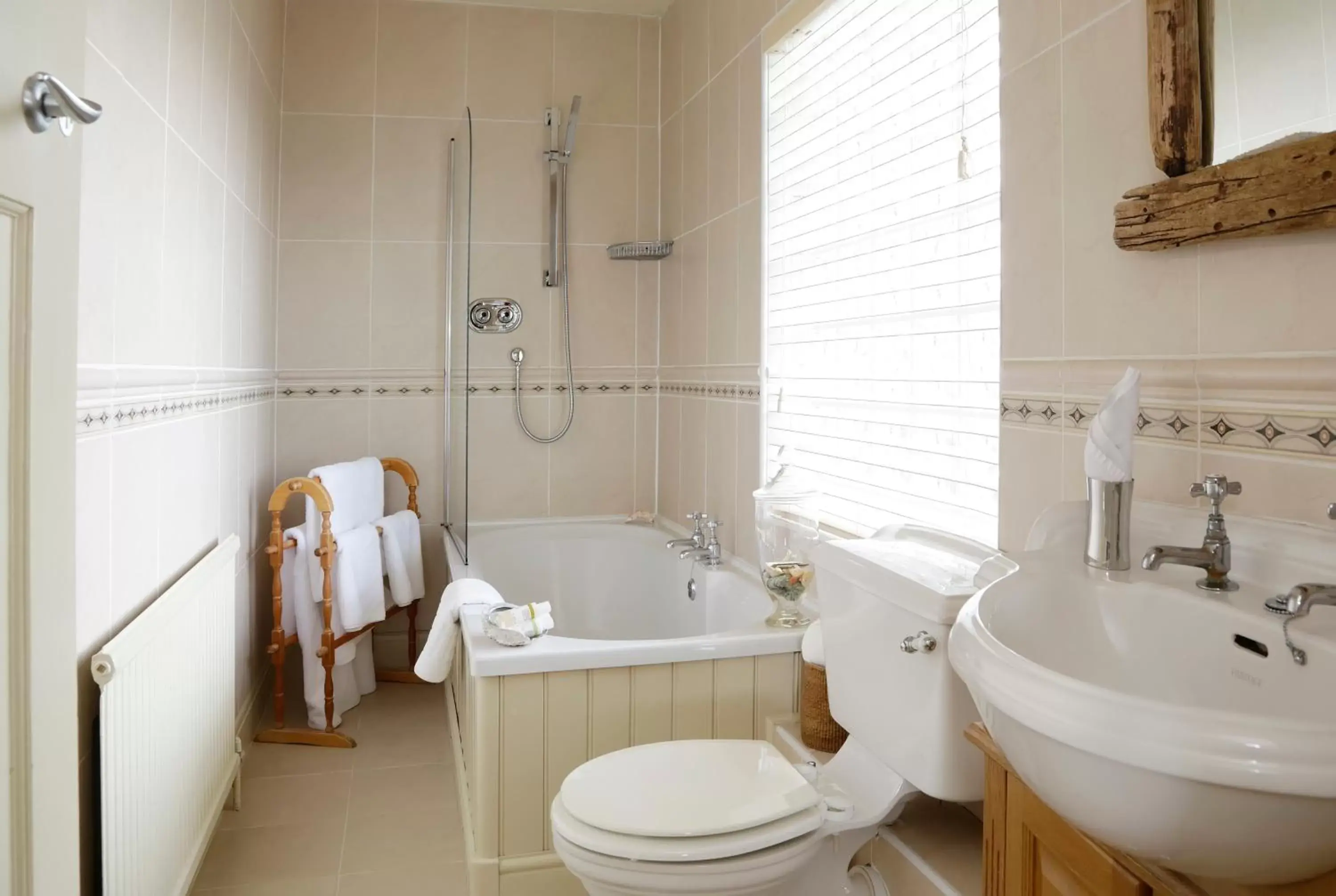 Standard King Room in Driftwood B&B Standard King Room in Driftwood B&B