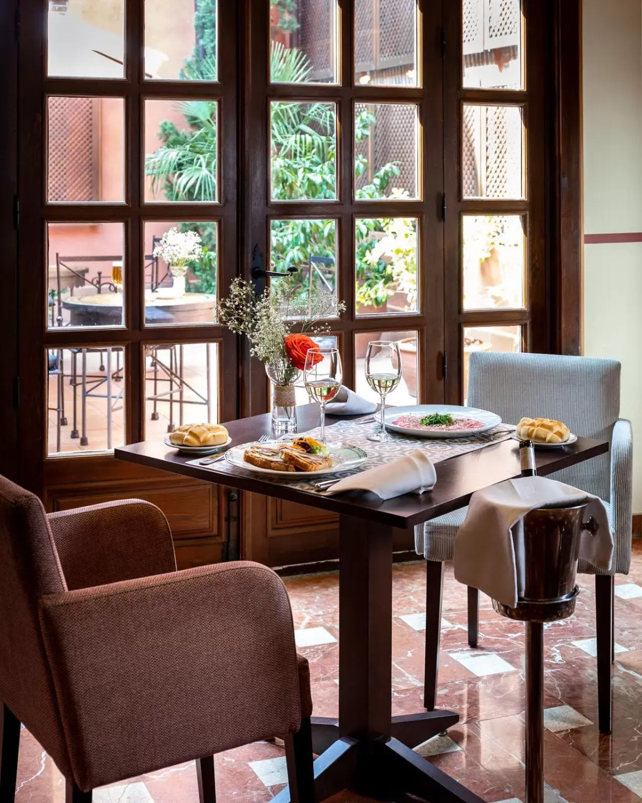 Lounge or bar in Parador de Tordesillas Lounge or bar in Parador de Tordesillas