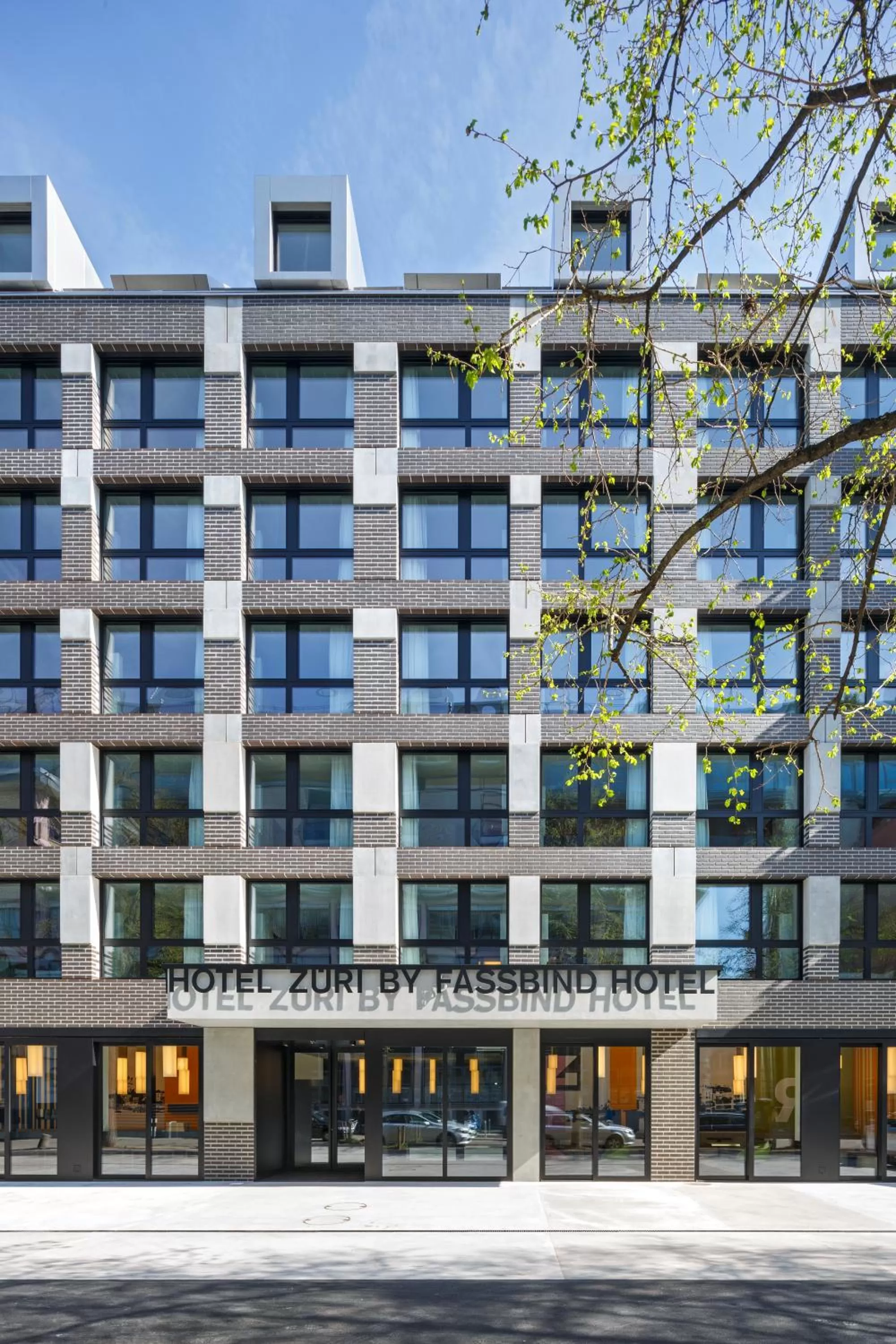 Facade/entrance in Züri by Fassbind