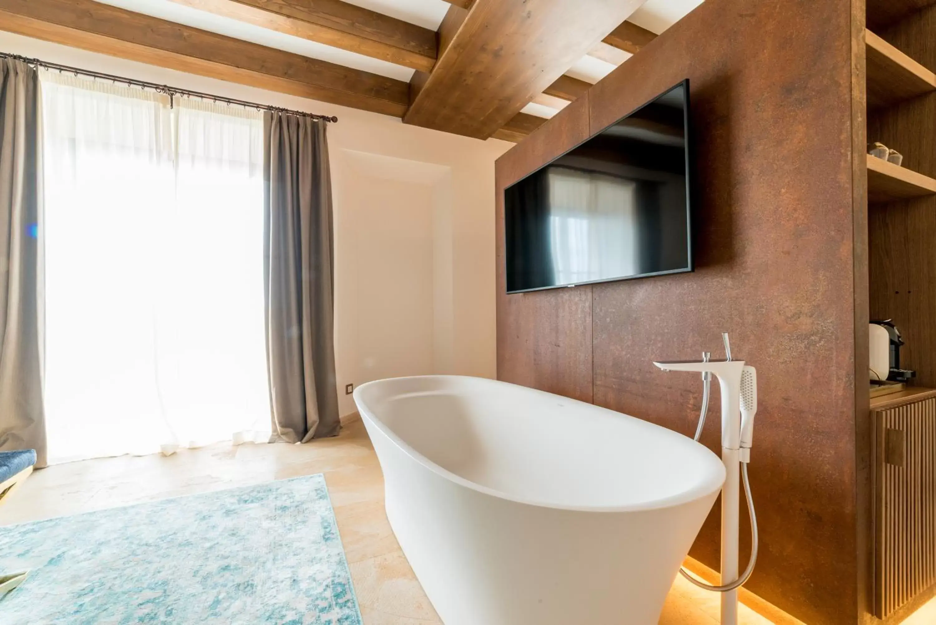 Bed, Bathroom in Hotel Creu de Tau Art&Spa-Adults only