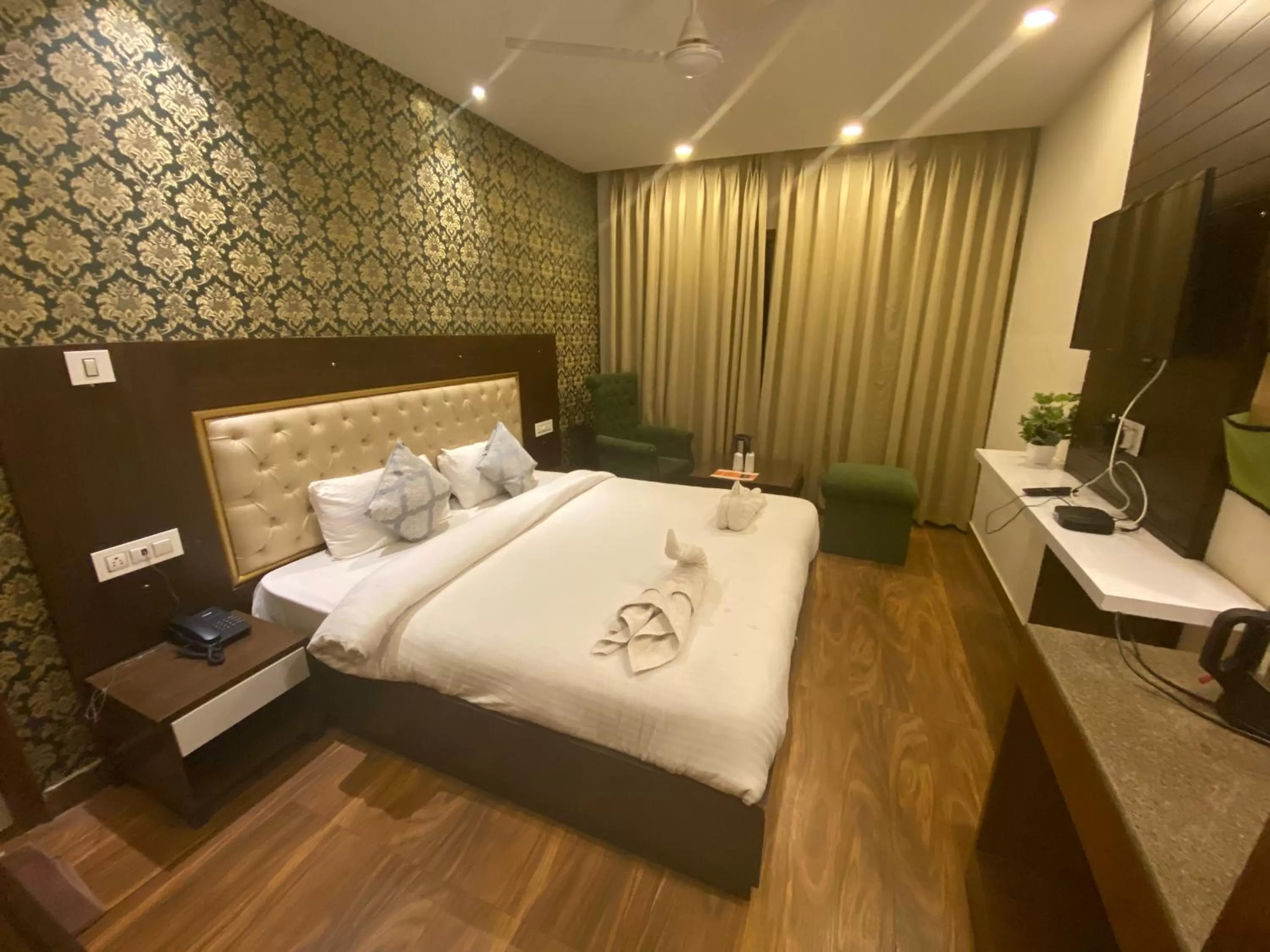 Bed in Hotel Ambika Resort Manali