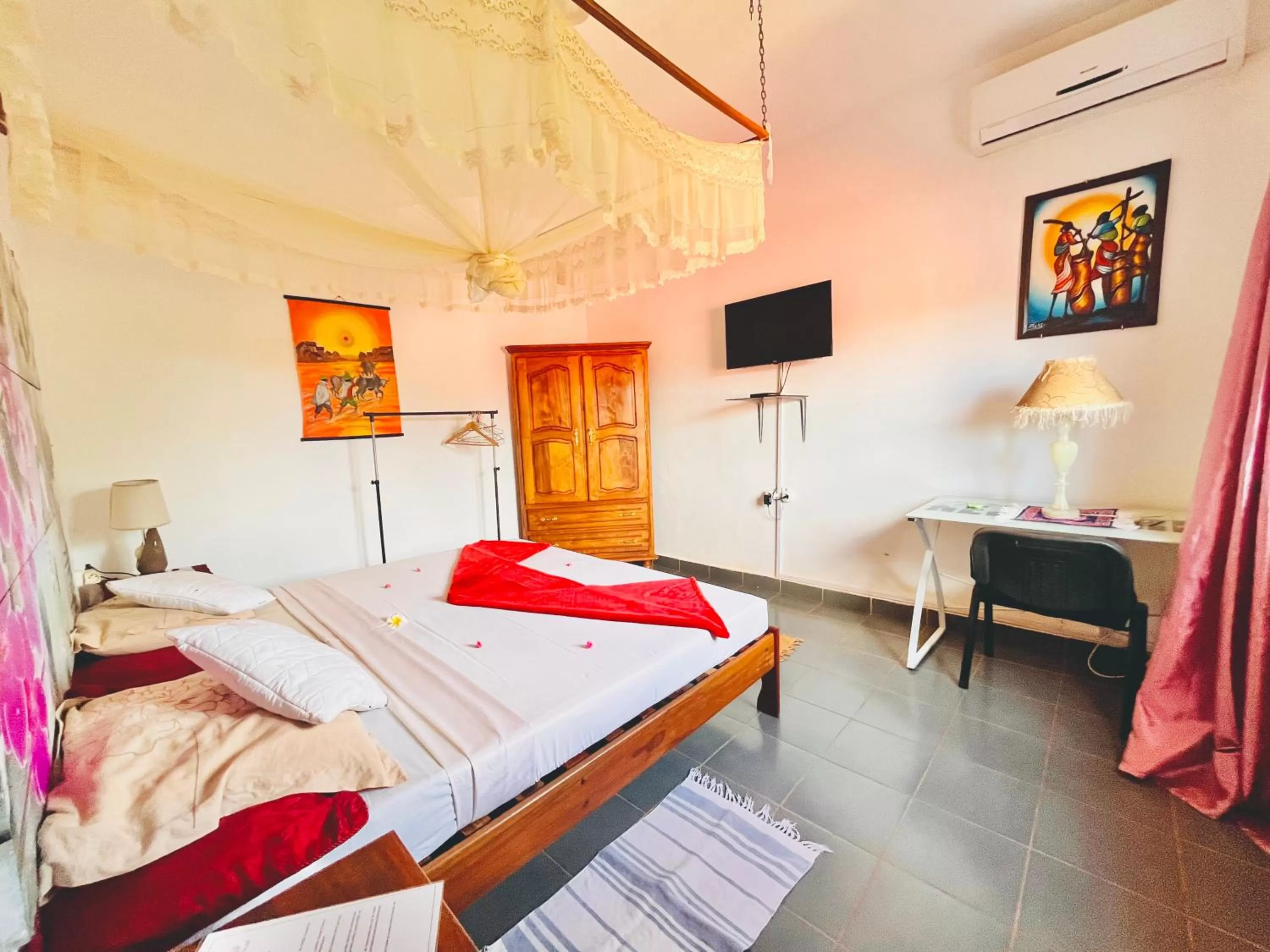 Bedroom, Bed in Régina Lodge Diégo Suarez Madagascar