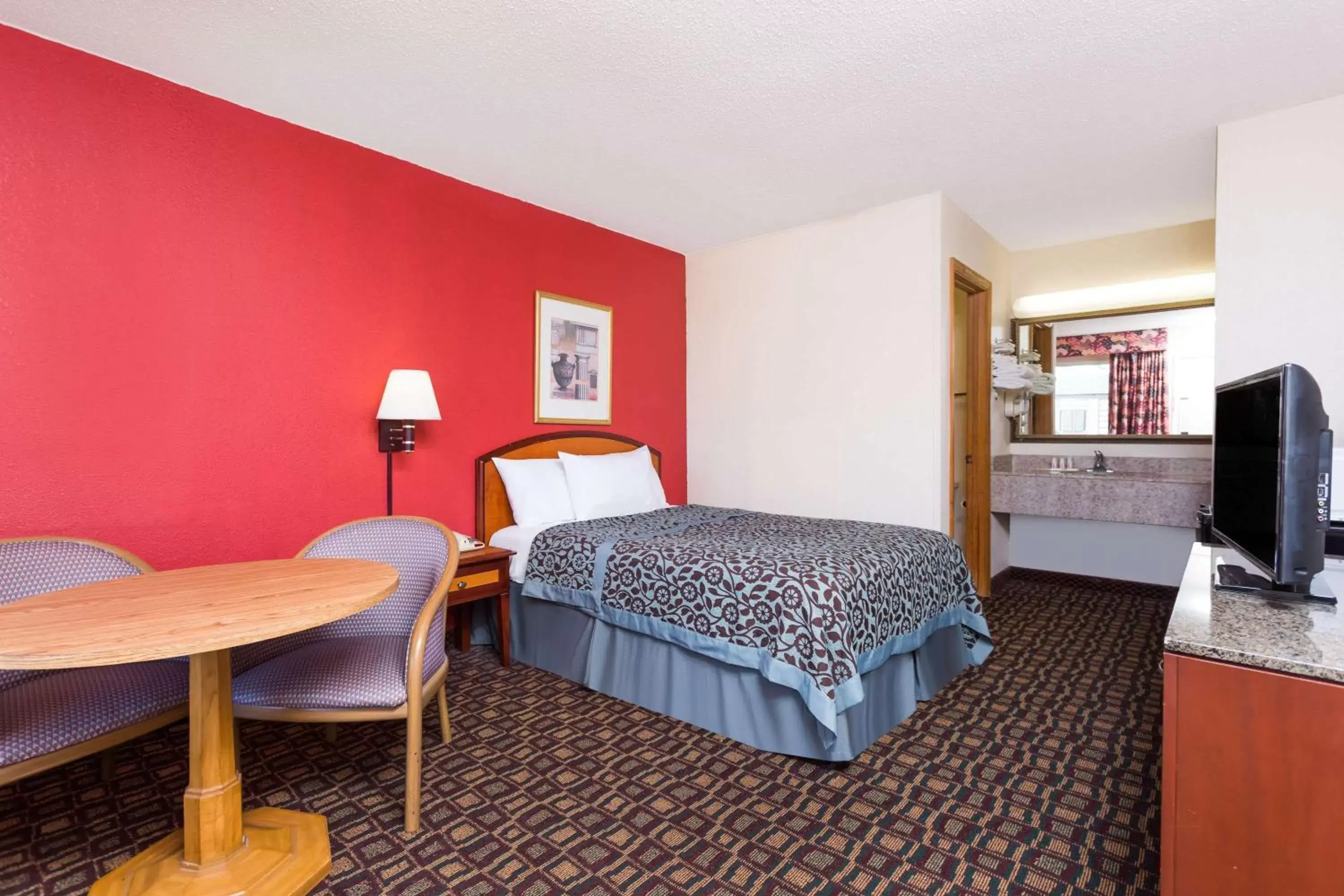 Photo of the whole room, Bed in Days Inn by Wyndham Augusta Wheeler Road