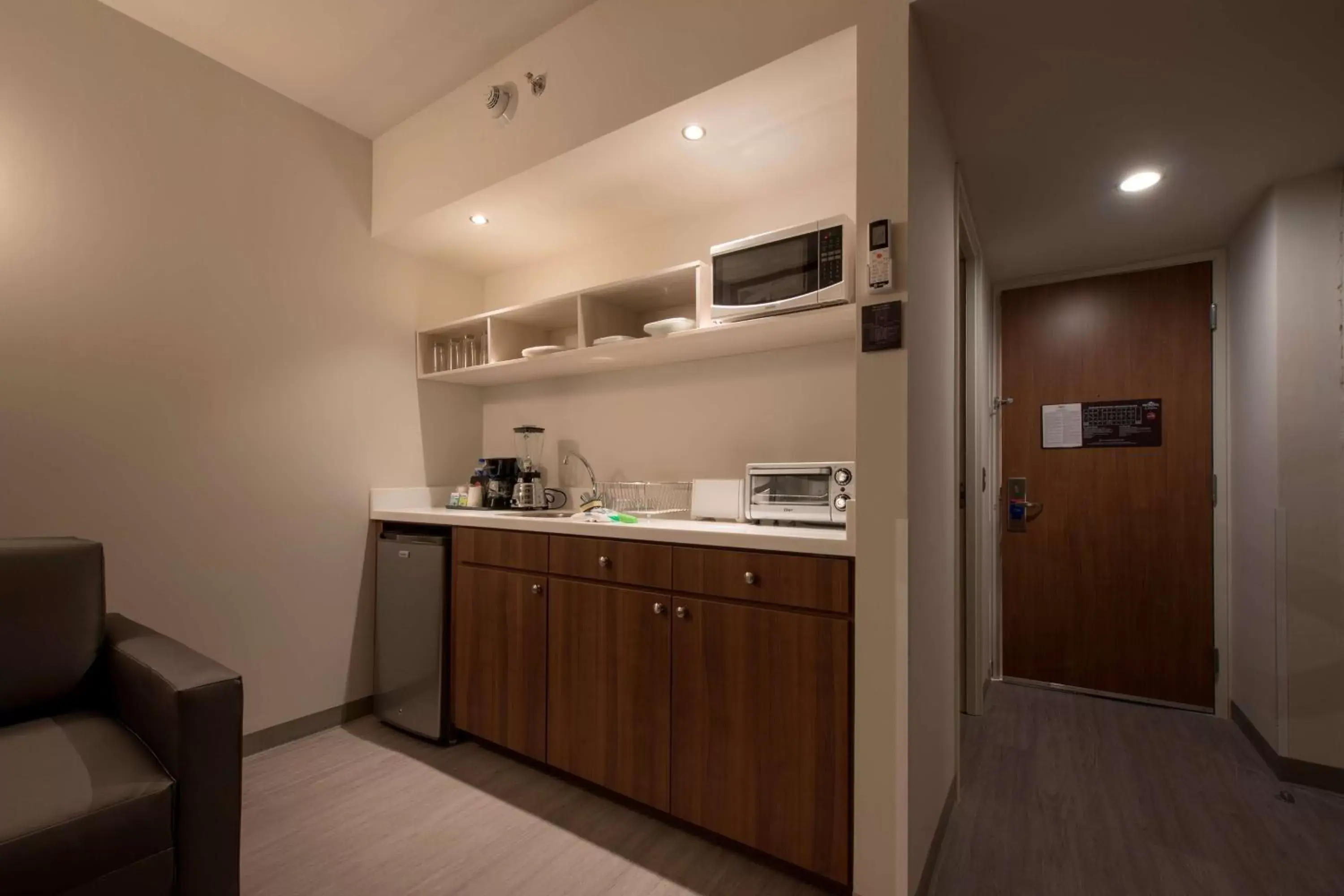 Photo of the whole room, Kitchen/Kitchenette in Microtel Inn & Suites by Wyndham San Luis Potosi