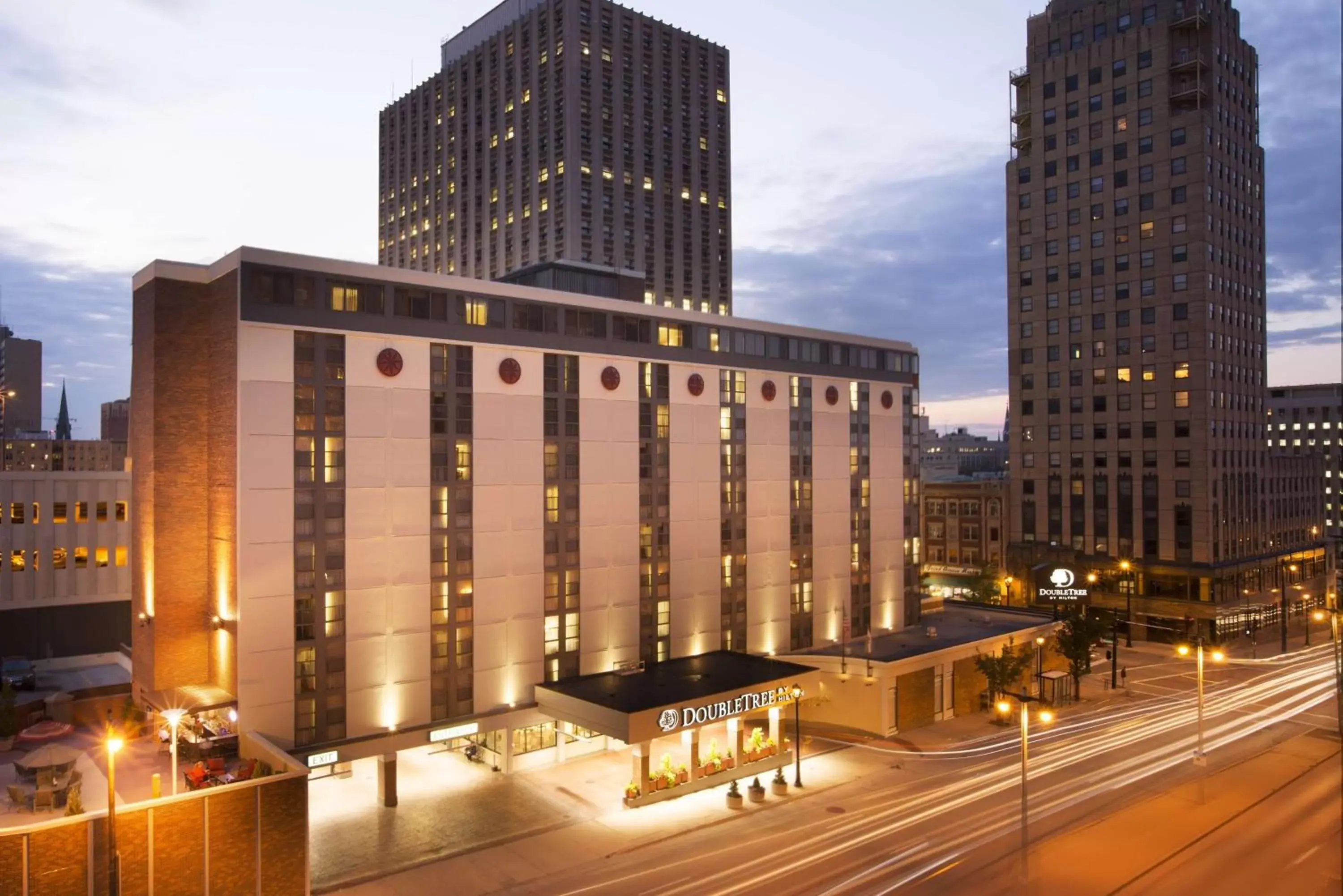 Property Building in DoubleTree by Hilton Milwaukee Downtown